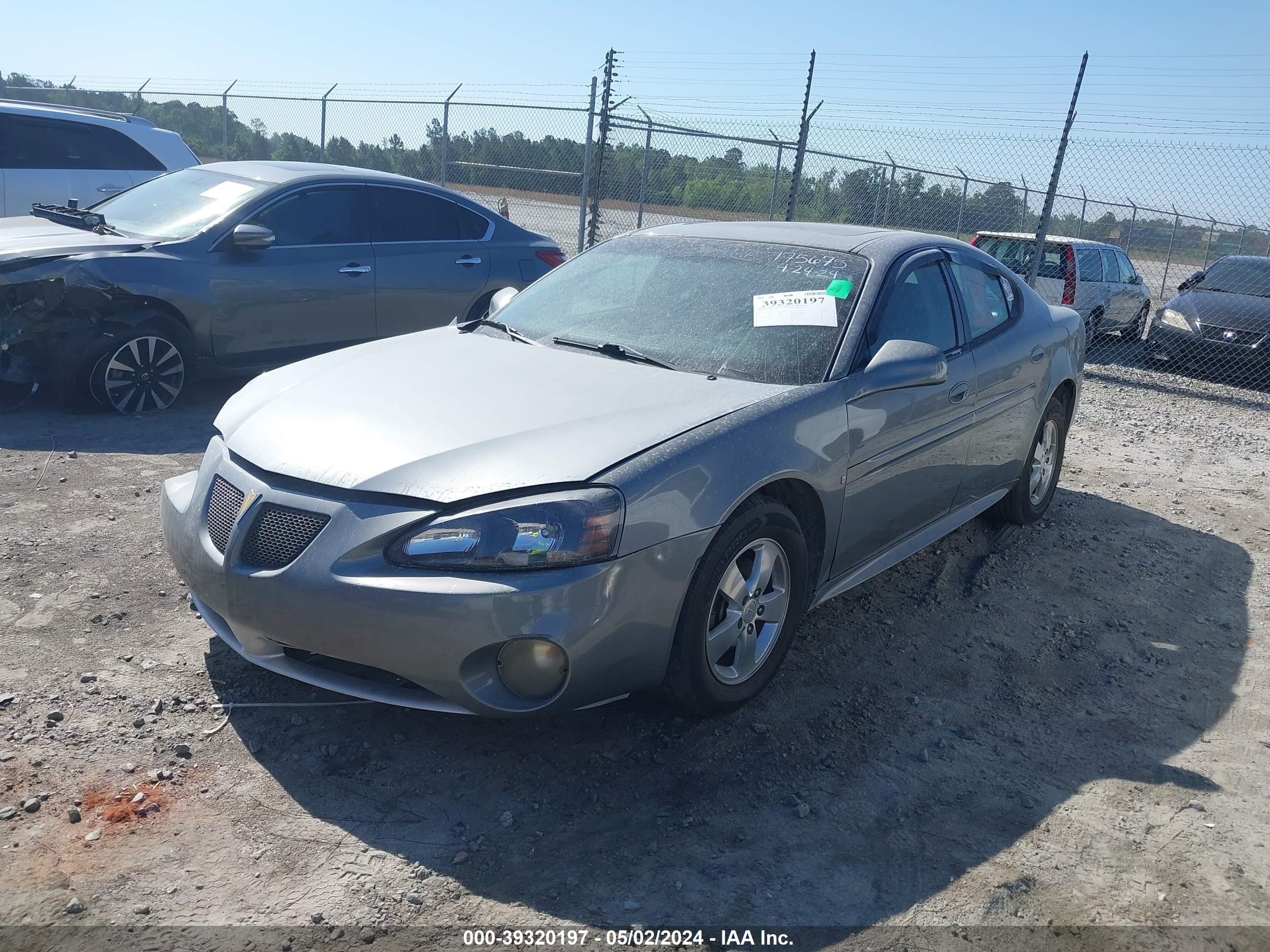 Photo 1 VIN: 2G2WP552671175675 - PONTIAC GRAND PRIX 