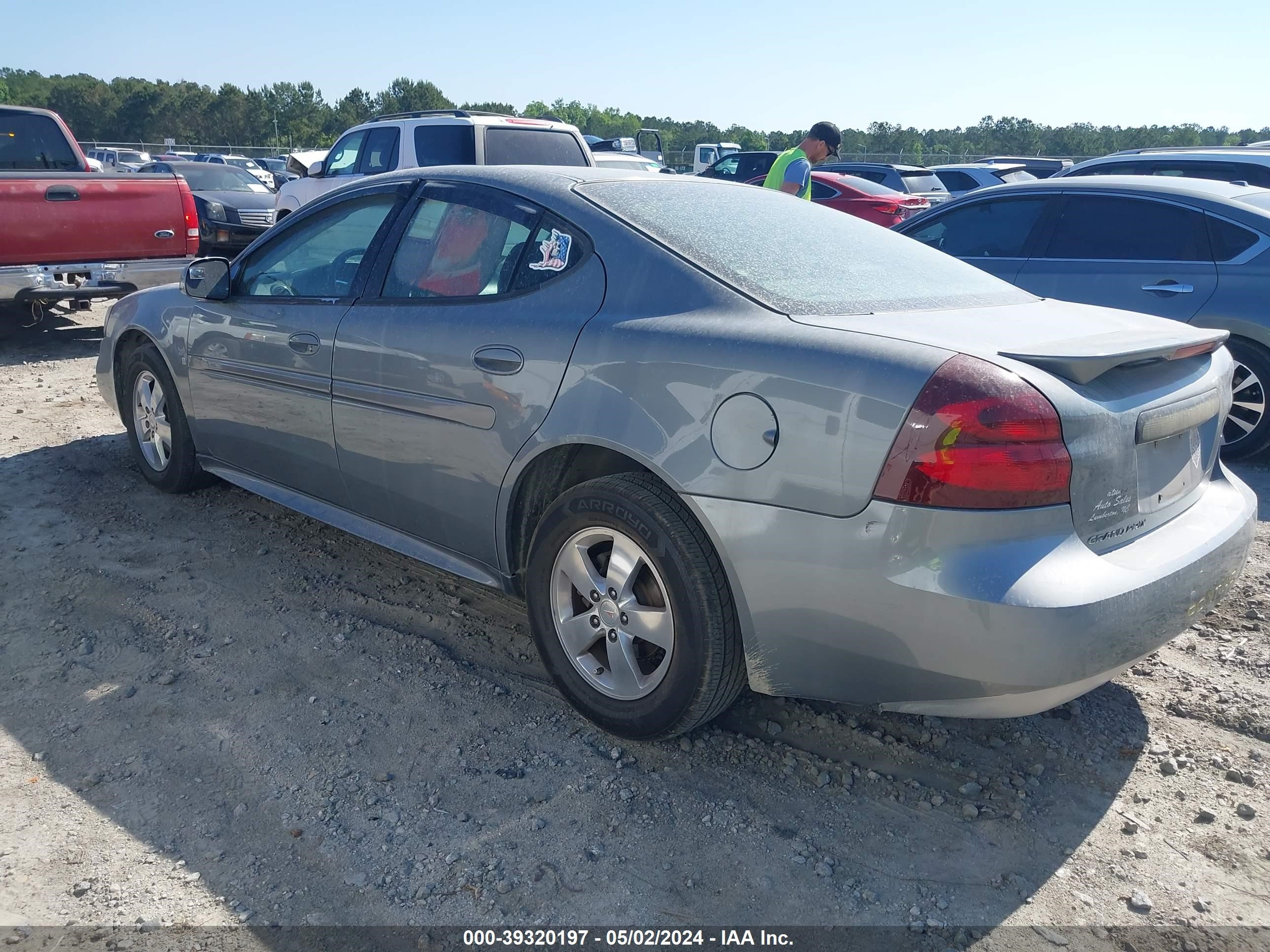 Photo 2 VIN: 2G2WP552671175675 - PONTIAC GRAND PRIX 