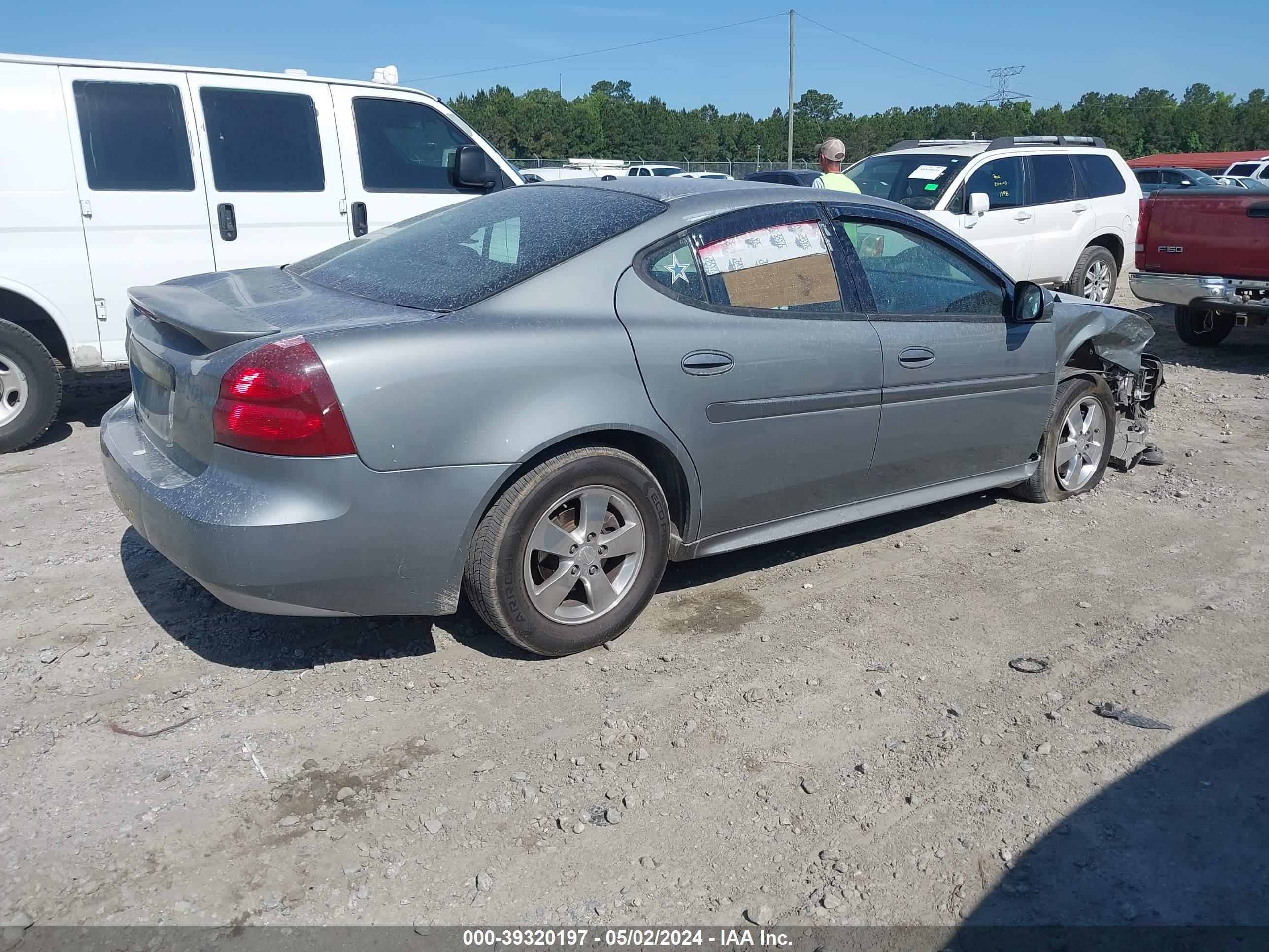 Photo 3 VIN: 2G2WP552671175675 - PONTIAC GRAND PRIX 