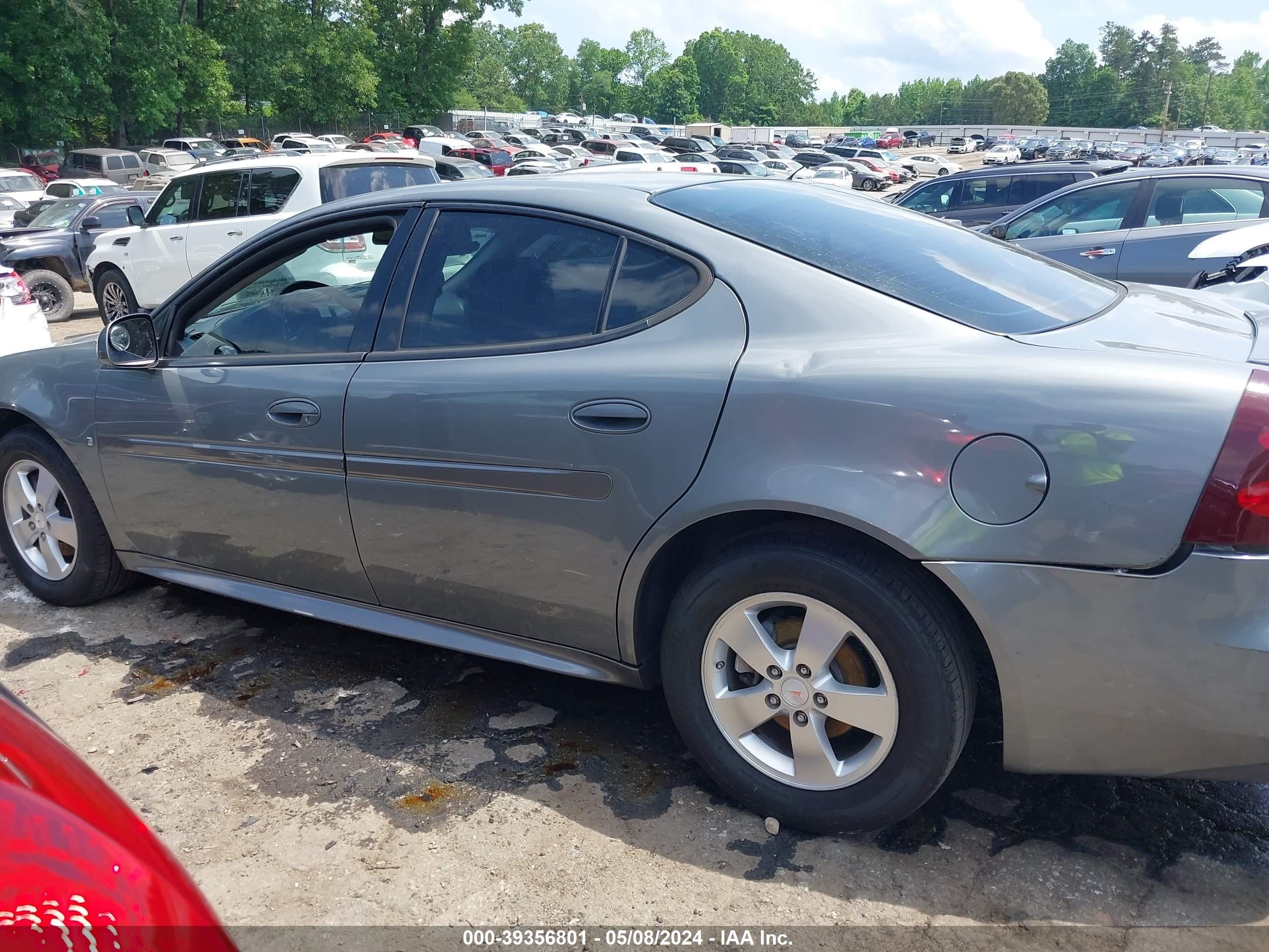 Photo 13 VIN: 2G2WP552671184005 - PONTIAC GRAND PRIX 