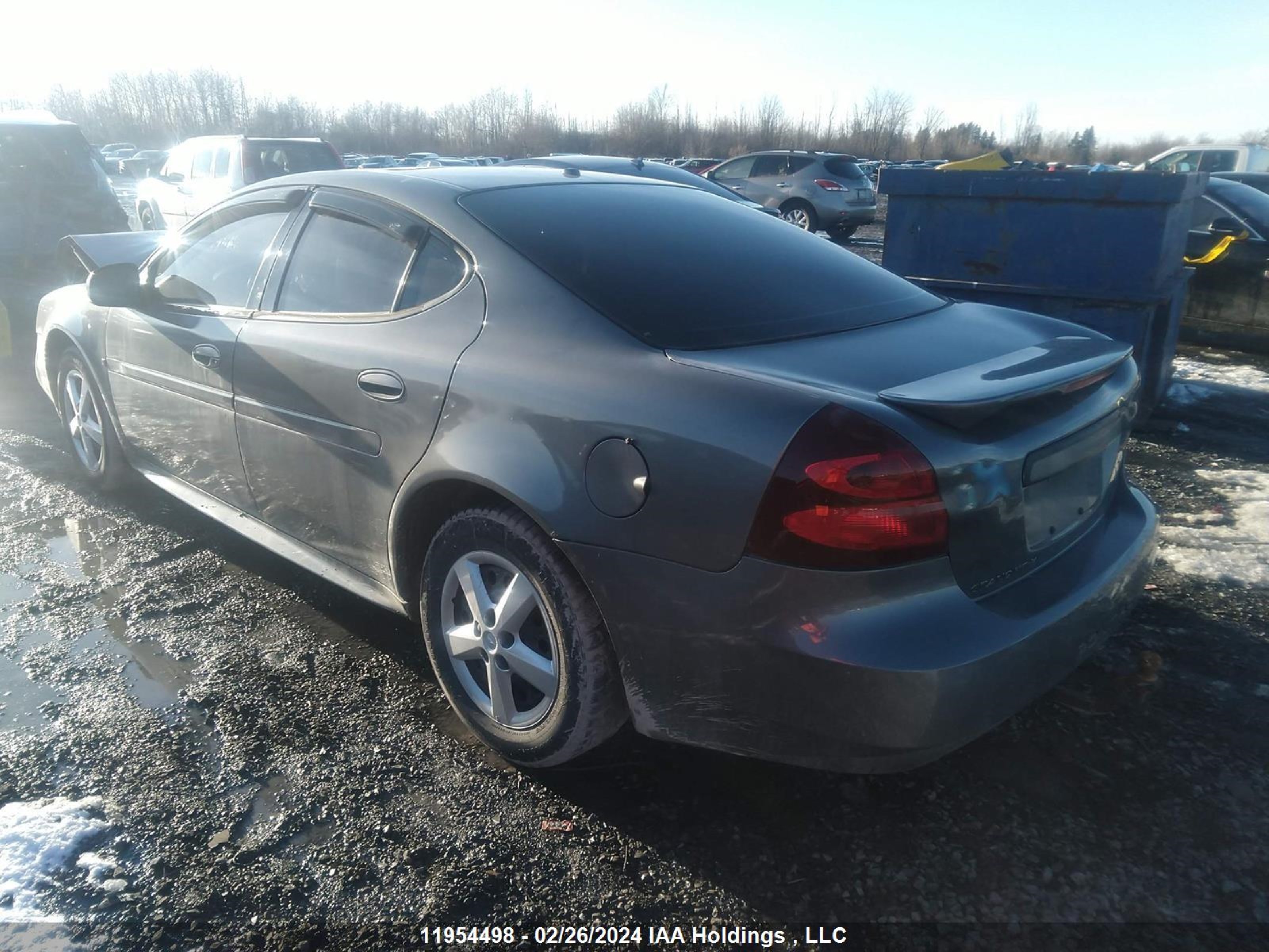 Photo 2 VIN: 2G2WP552671235597 - PONTIAC GRAND PRIX 