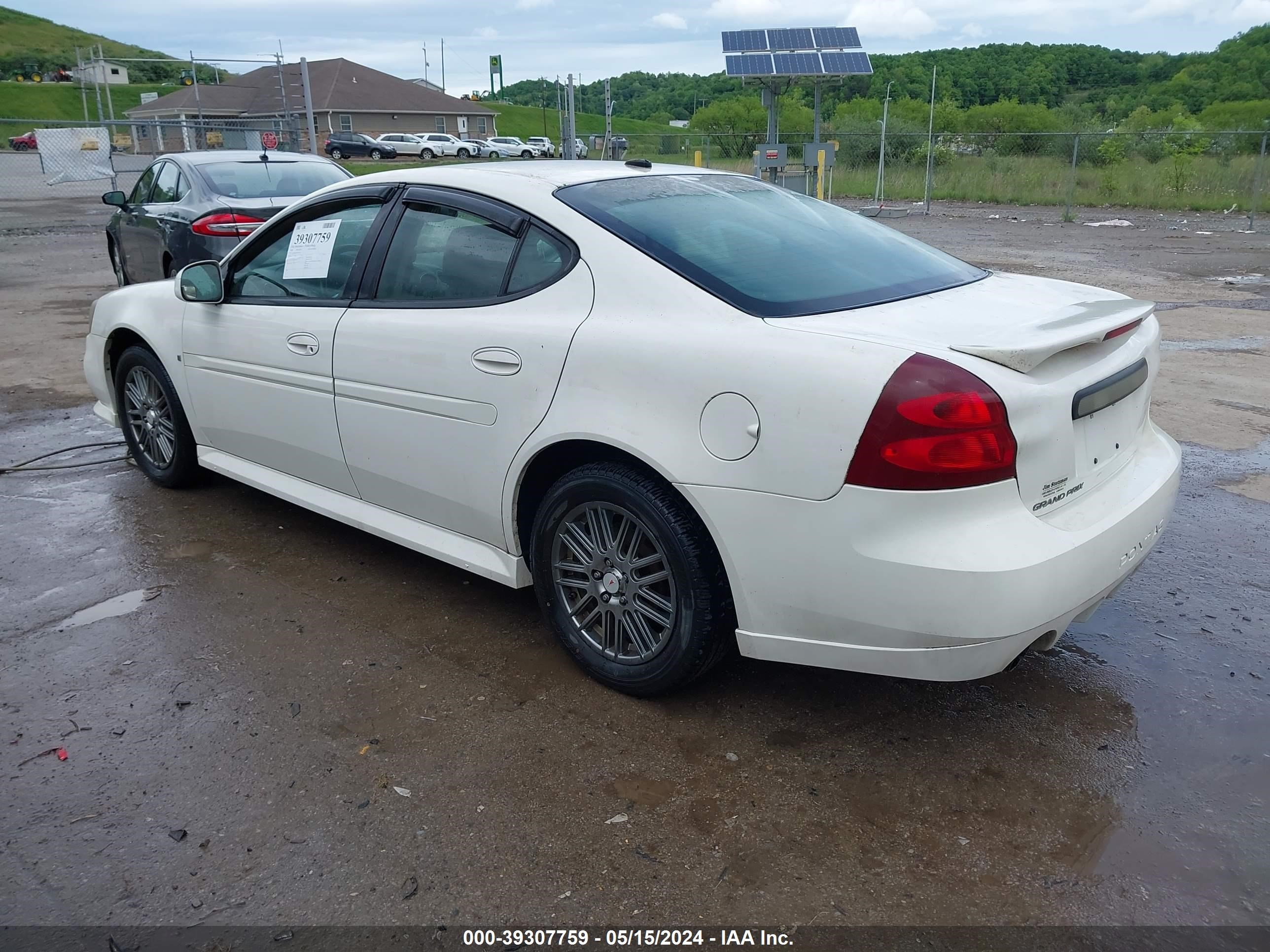 Photo 2 VIN: 2G2WP552681100430 - PONTIAC GRAND PRIX 