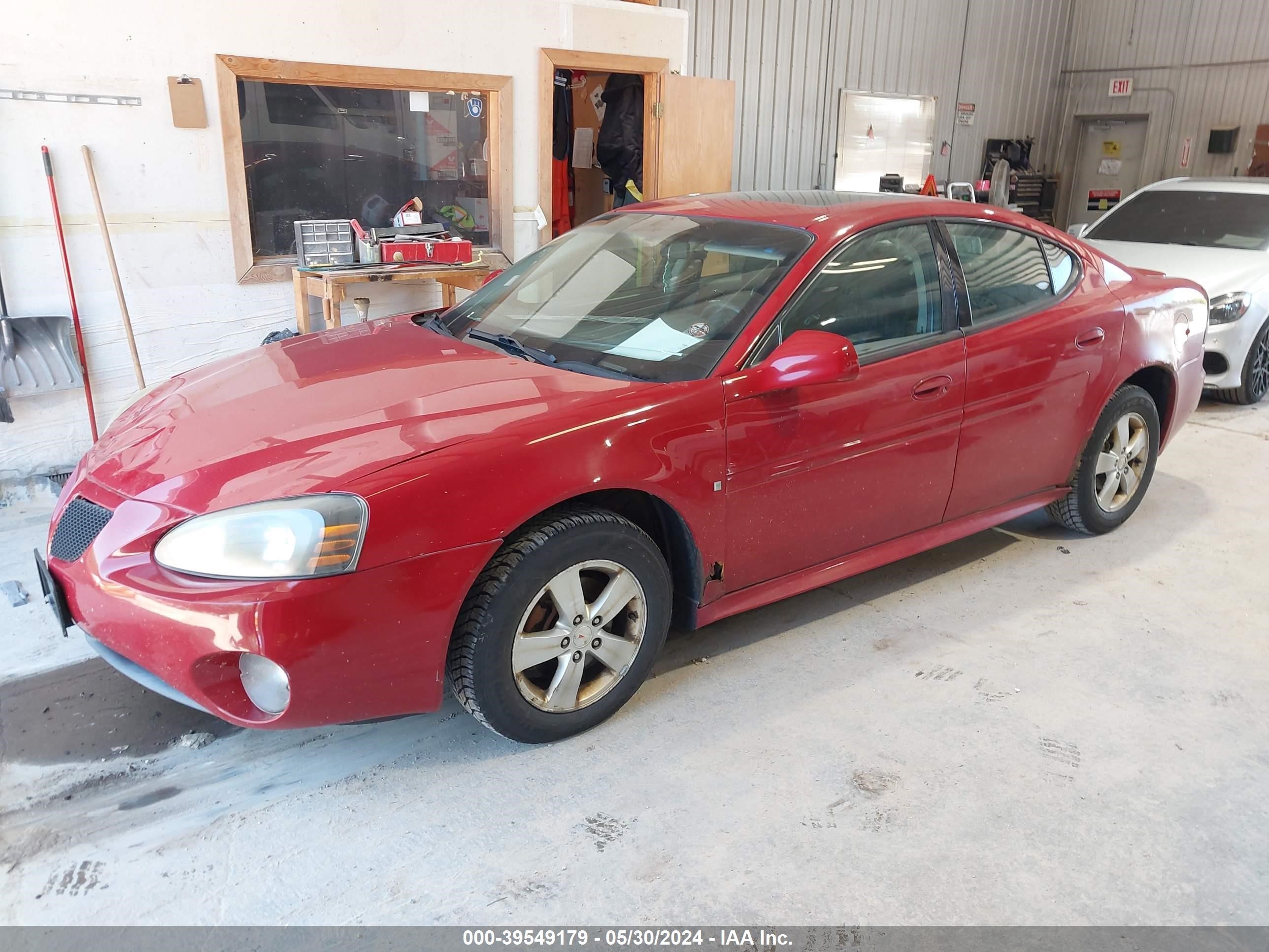 Photo 1 VIN: 2G2WP552681122363 - PONTIAC GRAND PRIX 