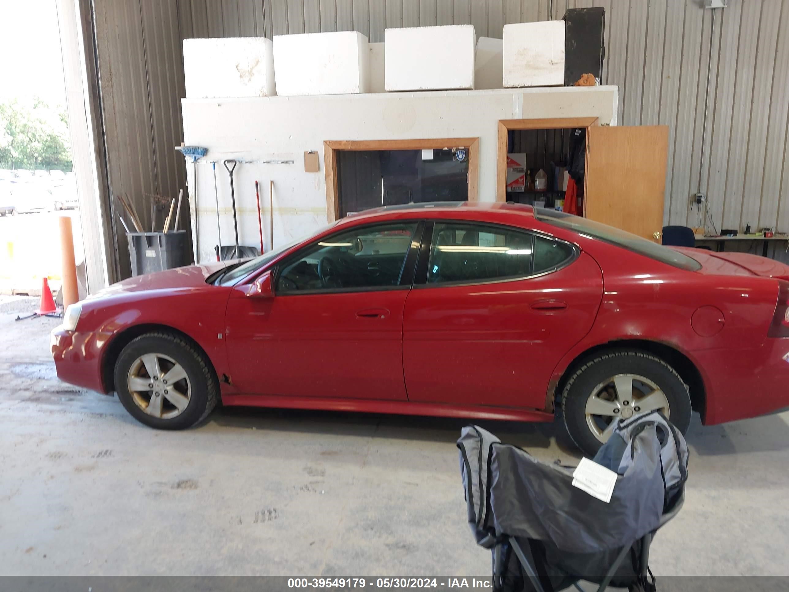 Photo 13 VIN: 2G2WP552681122363 - PONTIAC GRAND PRIX 