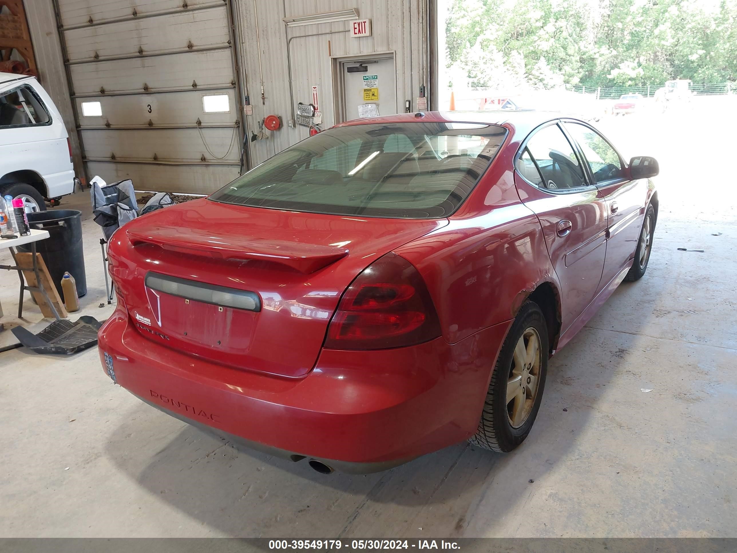 Photo 3 VIN: 2G2WP552681122363 - PONTIAC GRAND PRIX 