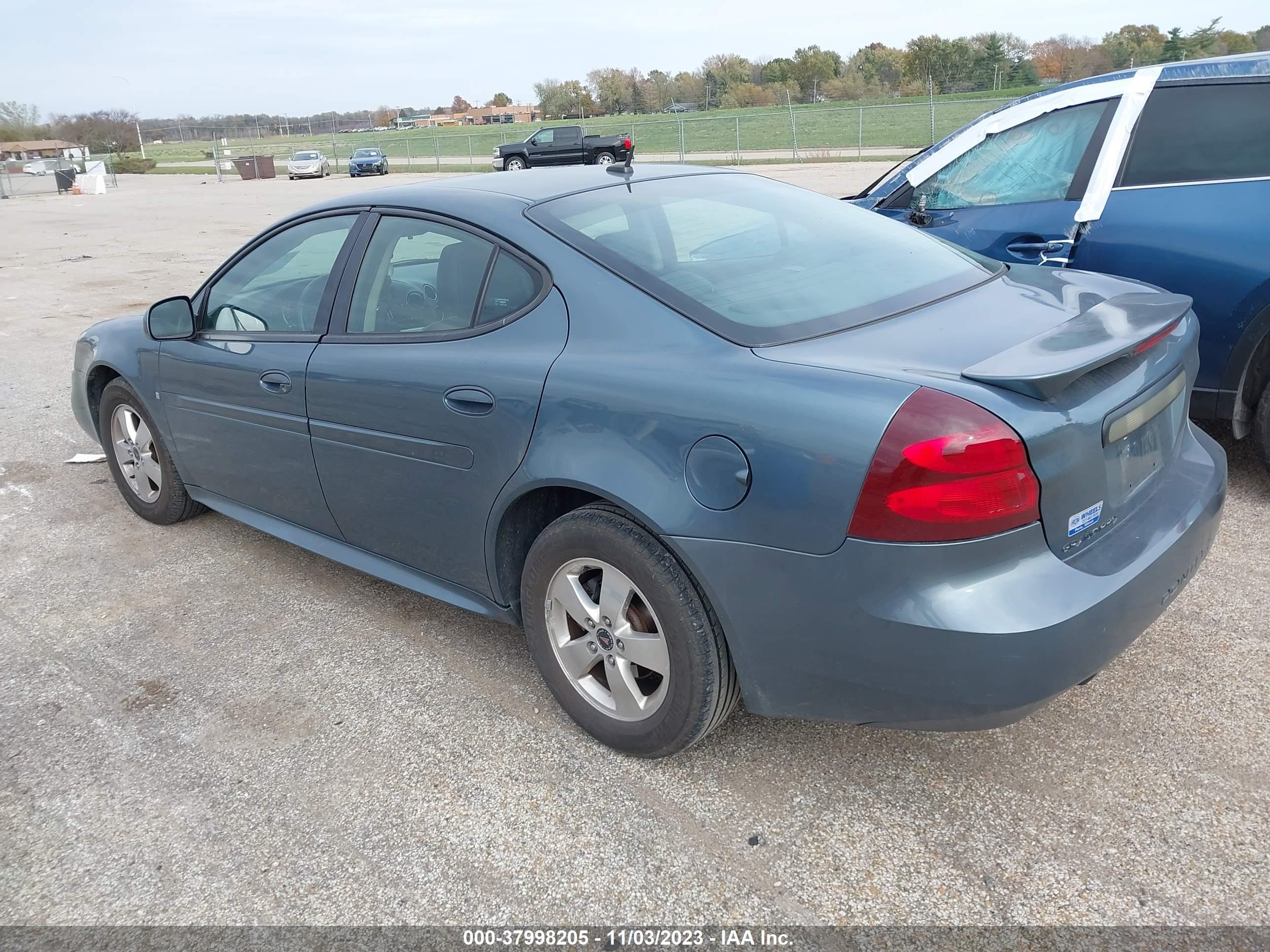 Photo 2 VIN: 2G2WP552761224963 - PONTIAC GRAND PRIX 