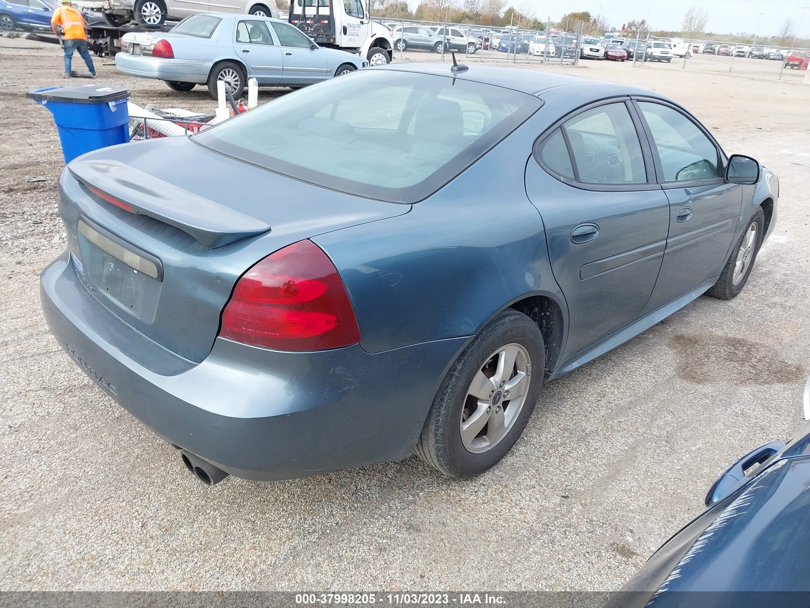 Photo 3 VIN: 2G2WP552761224963 - PONTIAC GRAND PRIX 