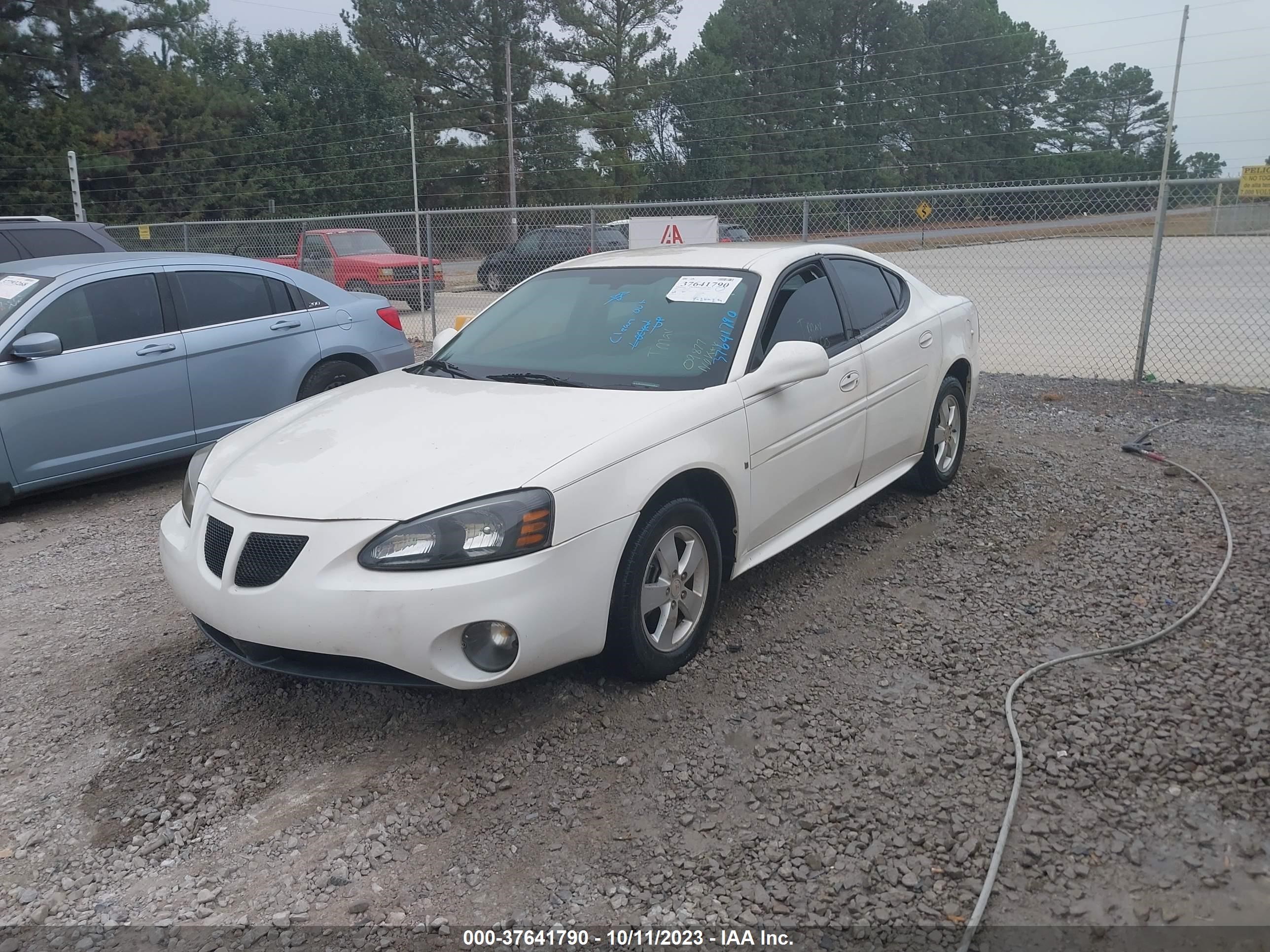 Photo 1 VIN: 2G2WP552771109877 - PONTIAC GRAND PRIX 