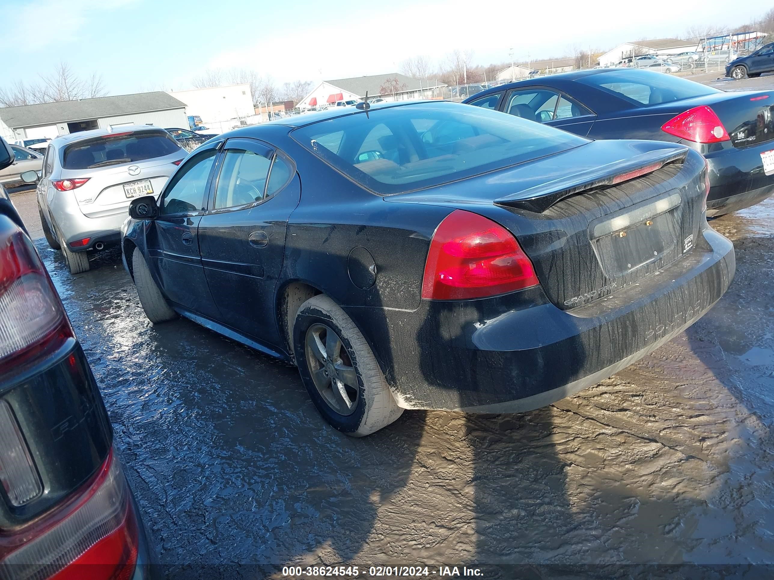 Photo 2 VIN: 2G2WP552771182053 - PONTIAC GRAND PRIX 