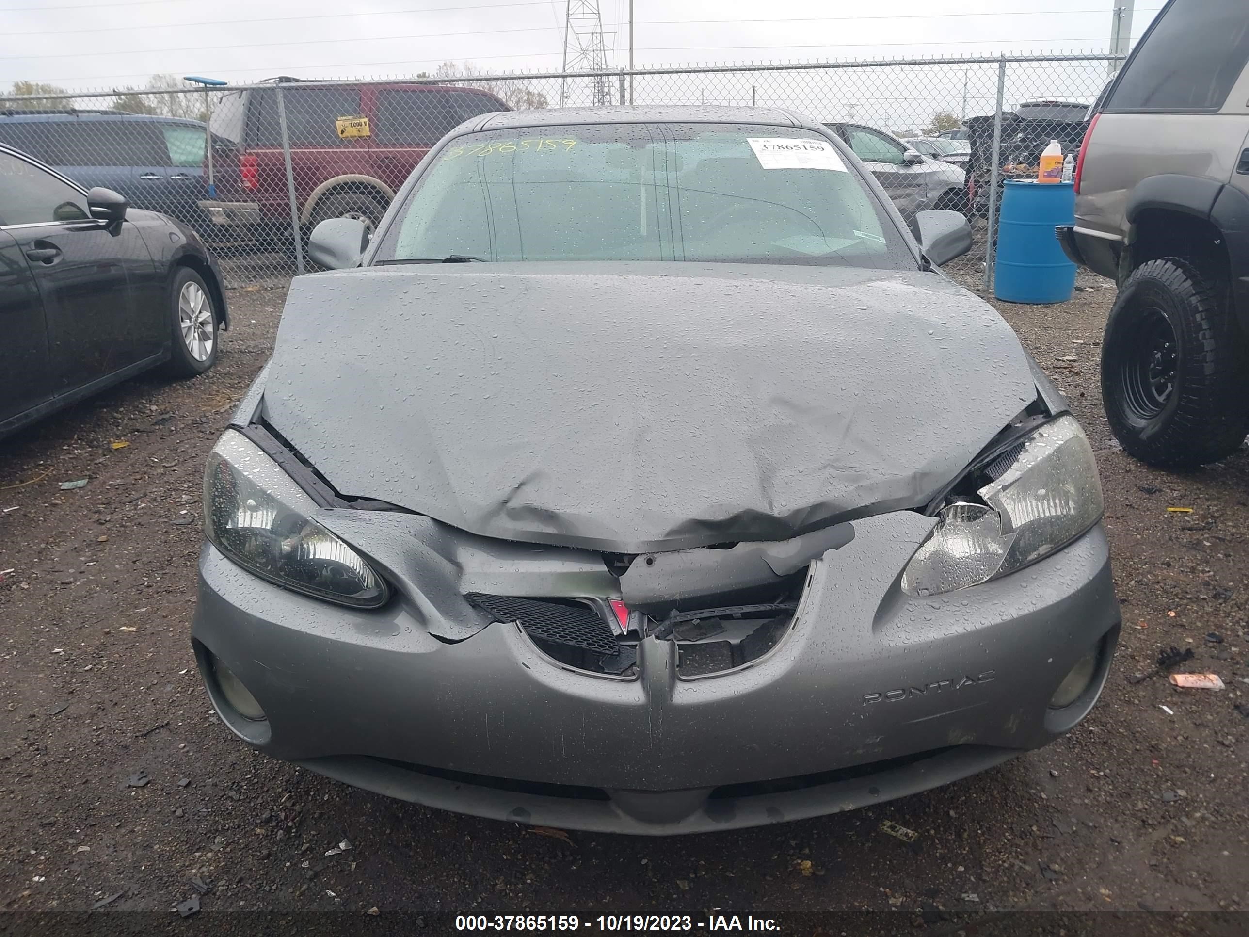 Photo 11 VIN: 2G2WP552771215083 - PONTIAC GRAND PRIX 