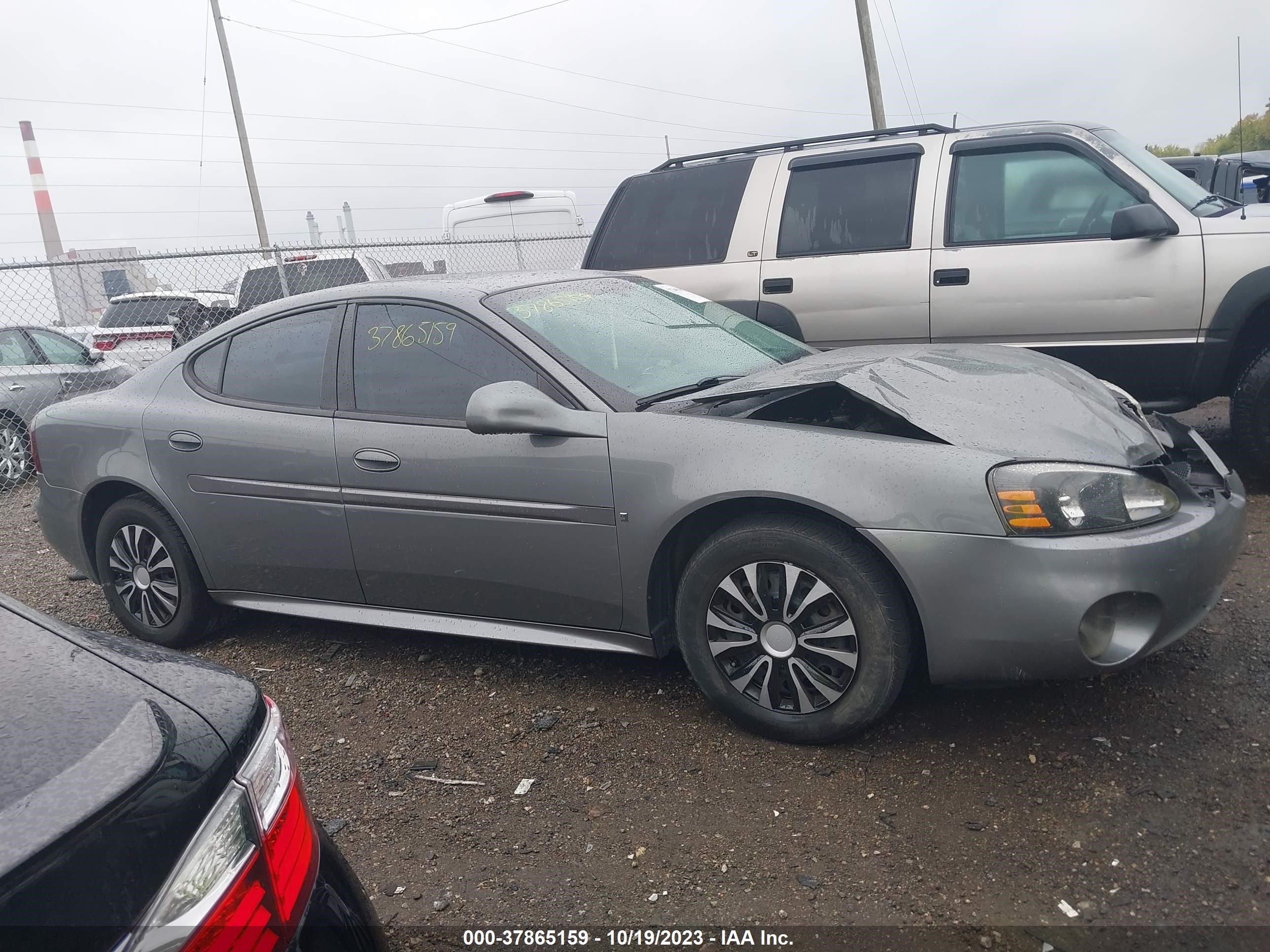 Photo 12 VIN: 2G2WP552771215083 - PONTIAC GRAND PRIX 