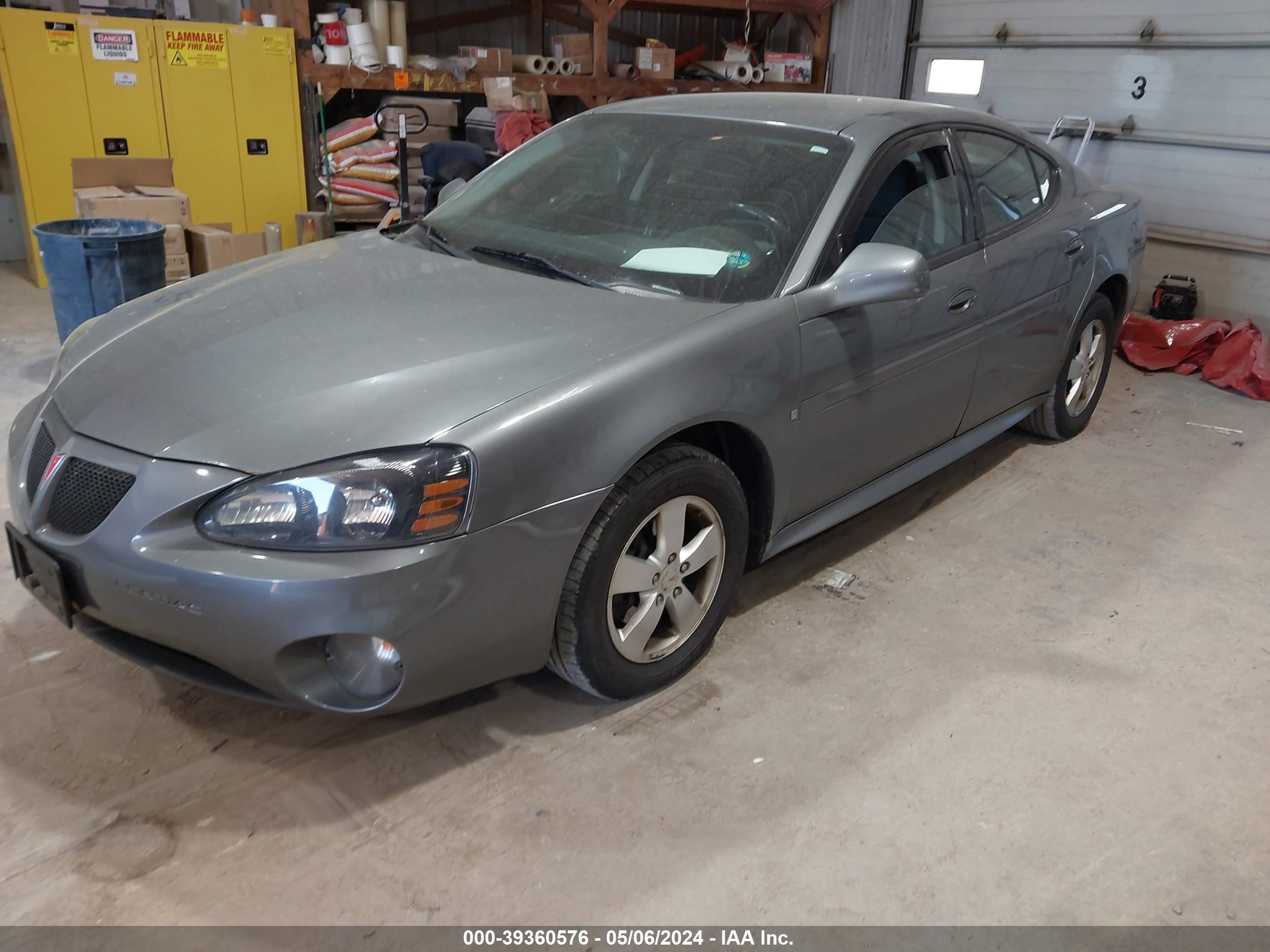 Photo 1 VIN: 2G2WP552771229226 - PONTIAC GRAND PRIX 