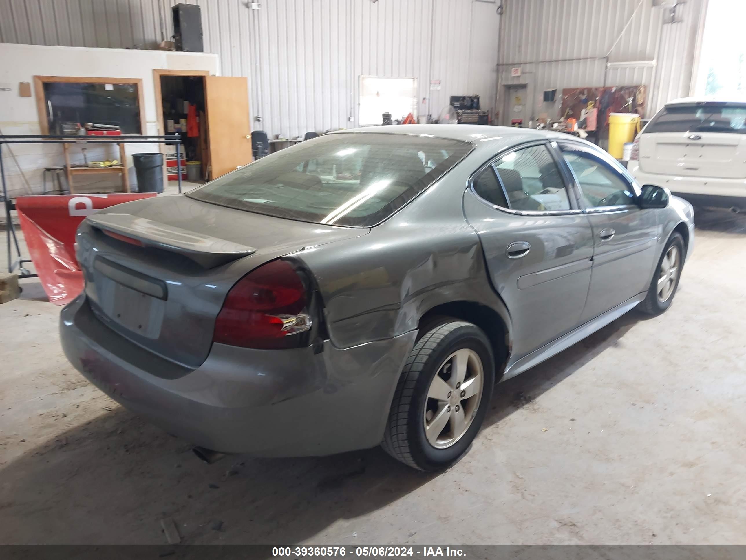 Photo 3 VIN: 2G2WP552771229226 - PONTIAC GRAND PRIX 