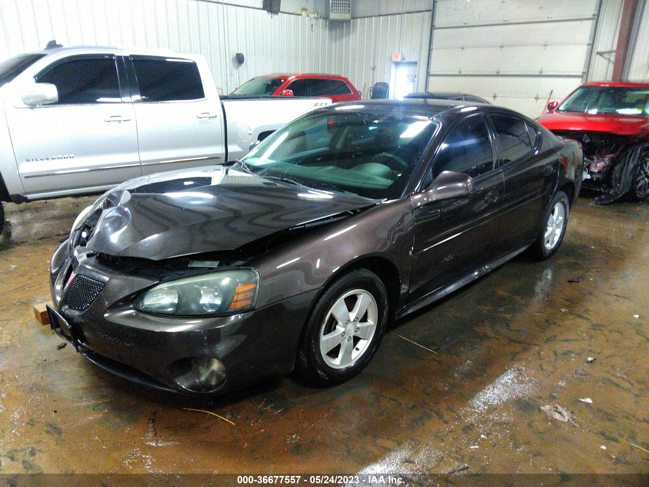 Photo 1 VIN: 2G2WP552781105720 - PONTIAC GRAND PRIX 