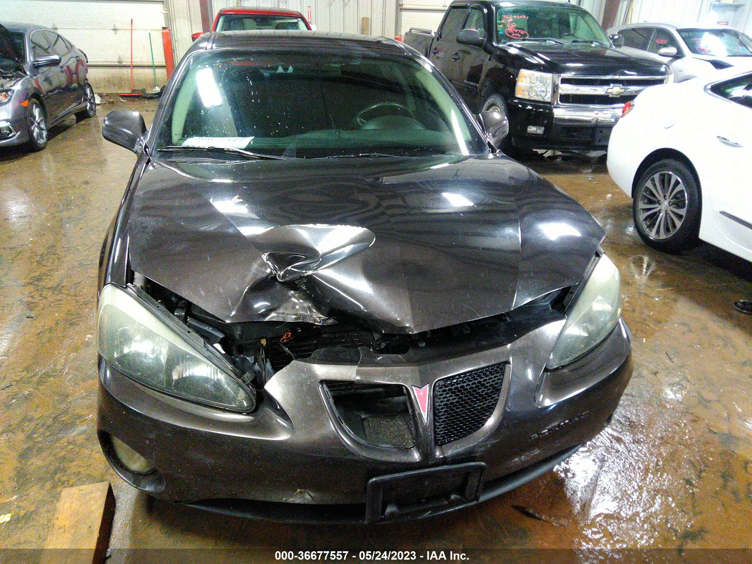 Photo 5 VIN: 2G2WP552781105720 - PONTIAC GRAND PRIX 