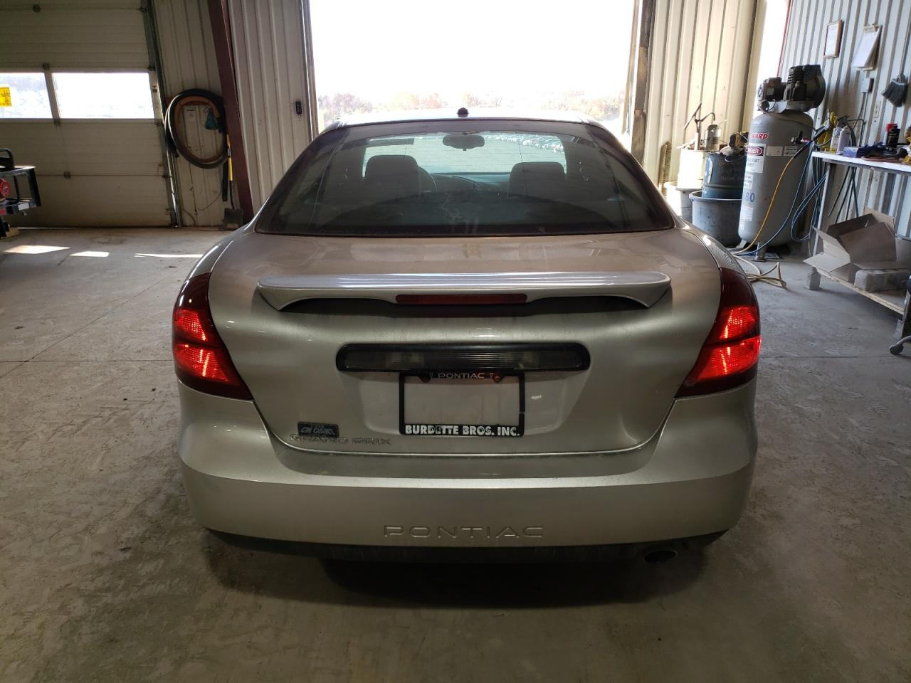 Photo 5 VIN: 2G2WP552781180188 - PONTIAC GRAND PRIX 