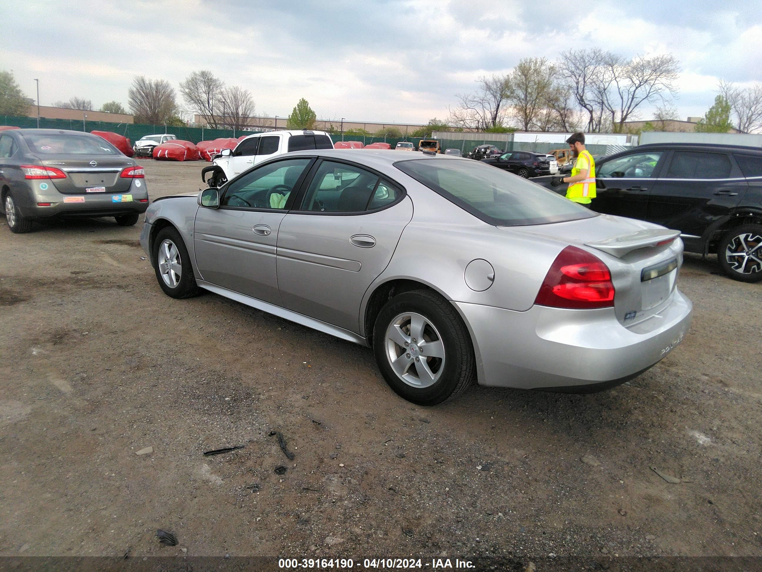 Photo 3 VIN: 2G2WP552781180188 - PONTIAC GRAND PRIX 