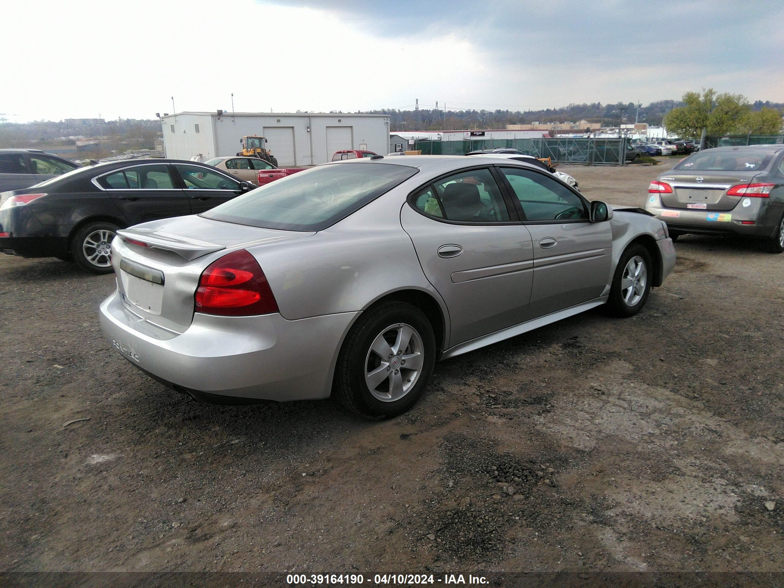 Photo 4 VIN: 2G2WP552781180188 - PONTIAC GRAND PRIX 