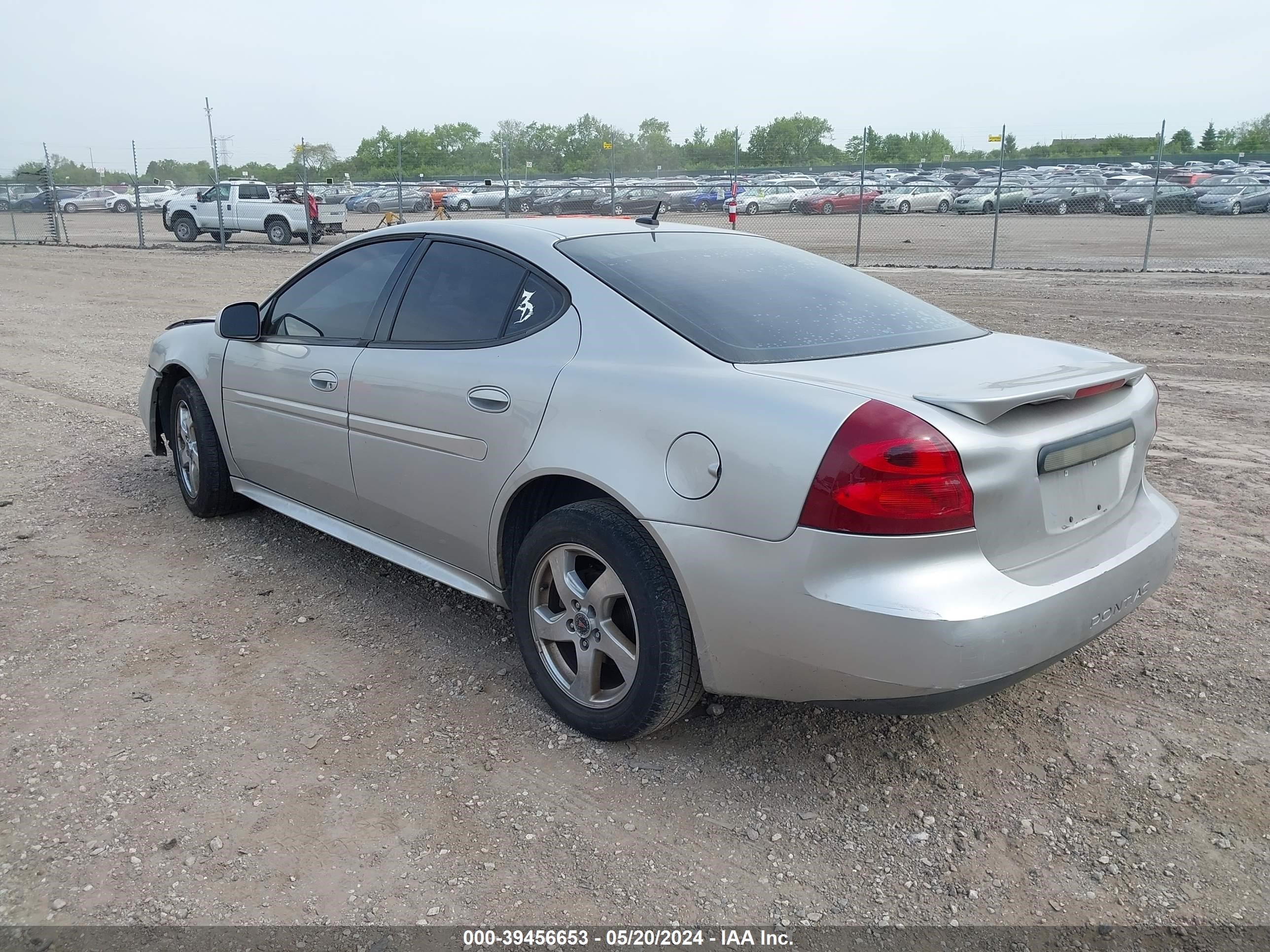 Photo 2 VIN: 2G2WP552781190686 - PONTIAC GRAND PRIX 