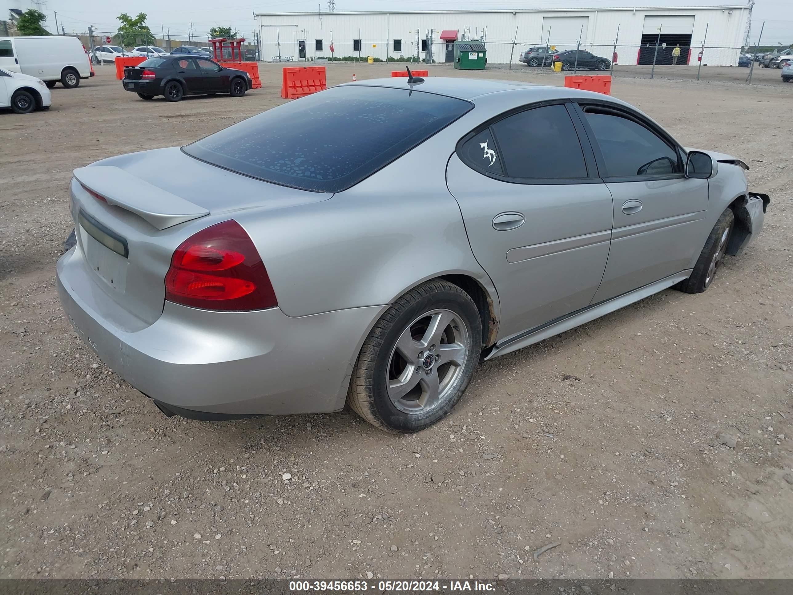 Photo 3 VIN: 2G2WP552781190686 - PONTIAC GRAND PRIX 