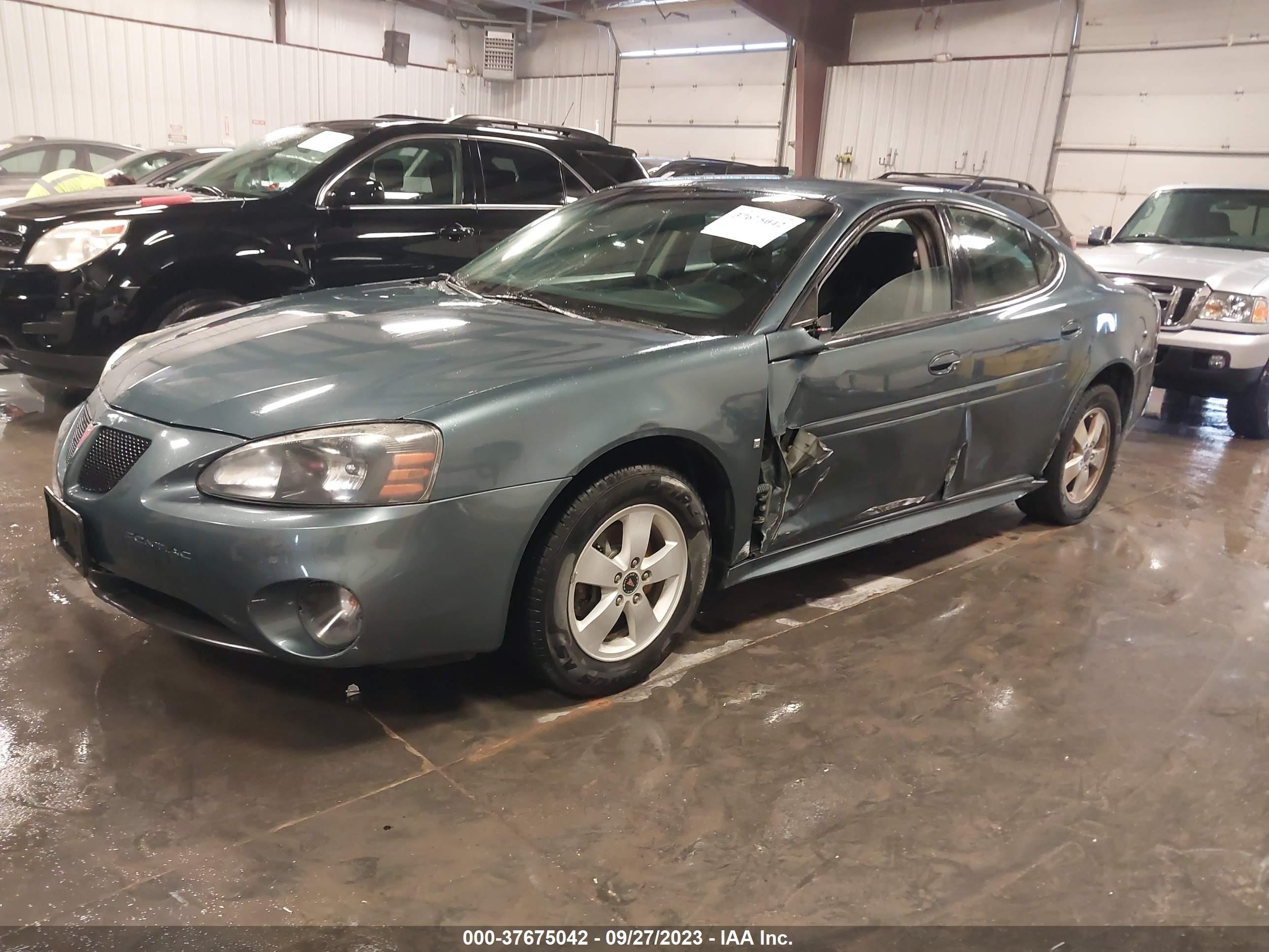 Photo 1 VIN: 2G2WP552861184781 - PONTIAC GRAND PRIX 