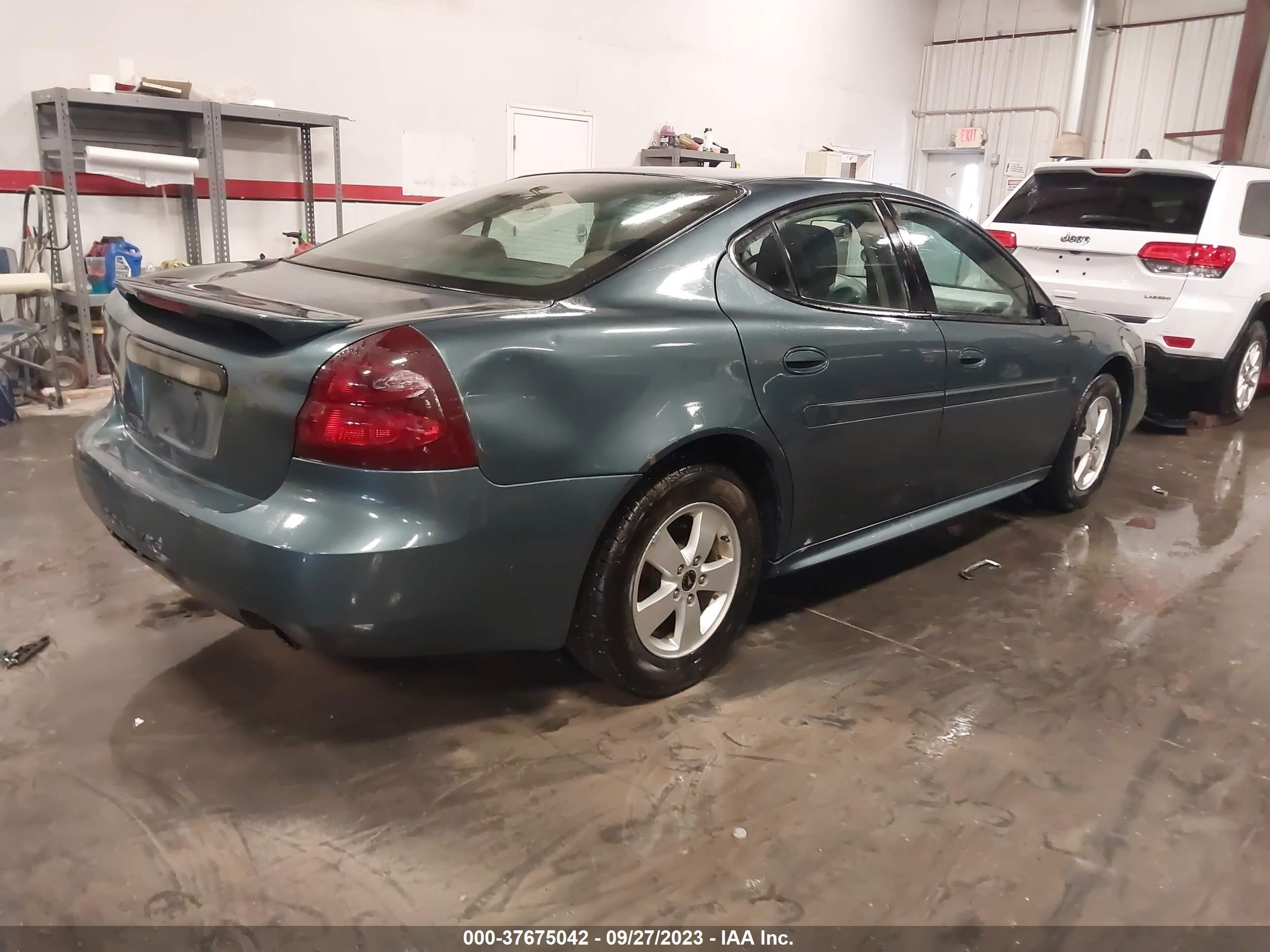 Photo 3 VIN: 2G2WP552861184781 - PONTIAC GRAND PRIX 