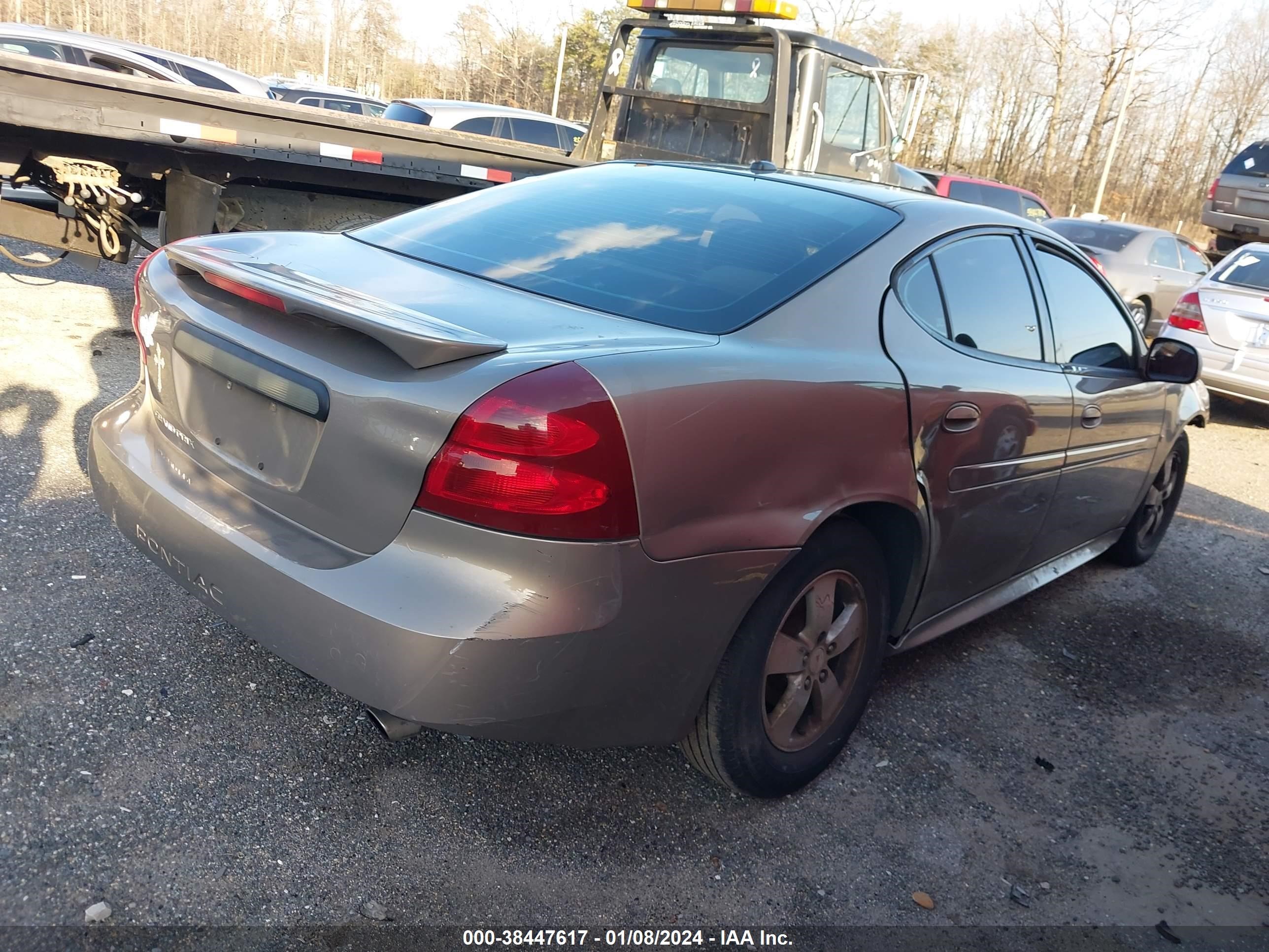 Photo 3 VIN: 2G2WP552861307432 - PONTIAC GRAND PRIX 