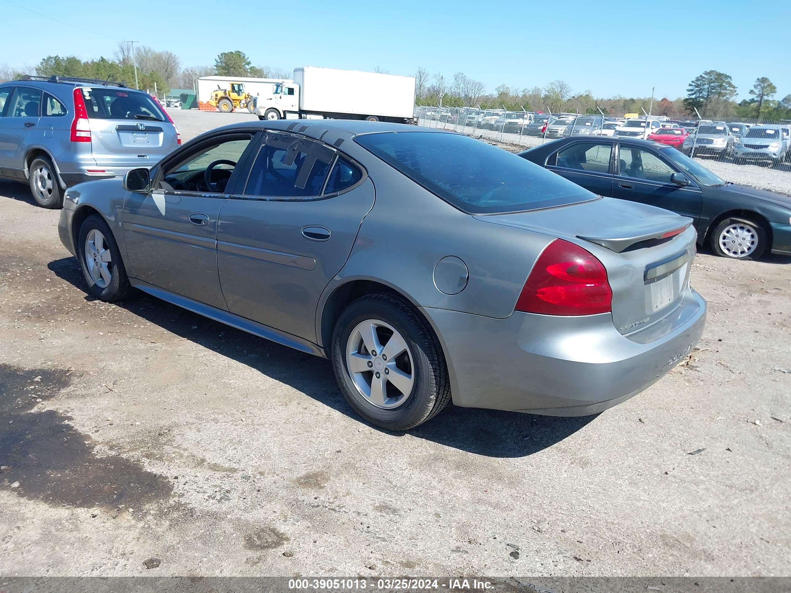 Photo 2 VIN: 2G2WP552871116367 - PONTIAC GRAND PRIX 