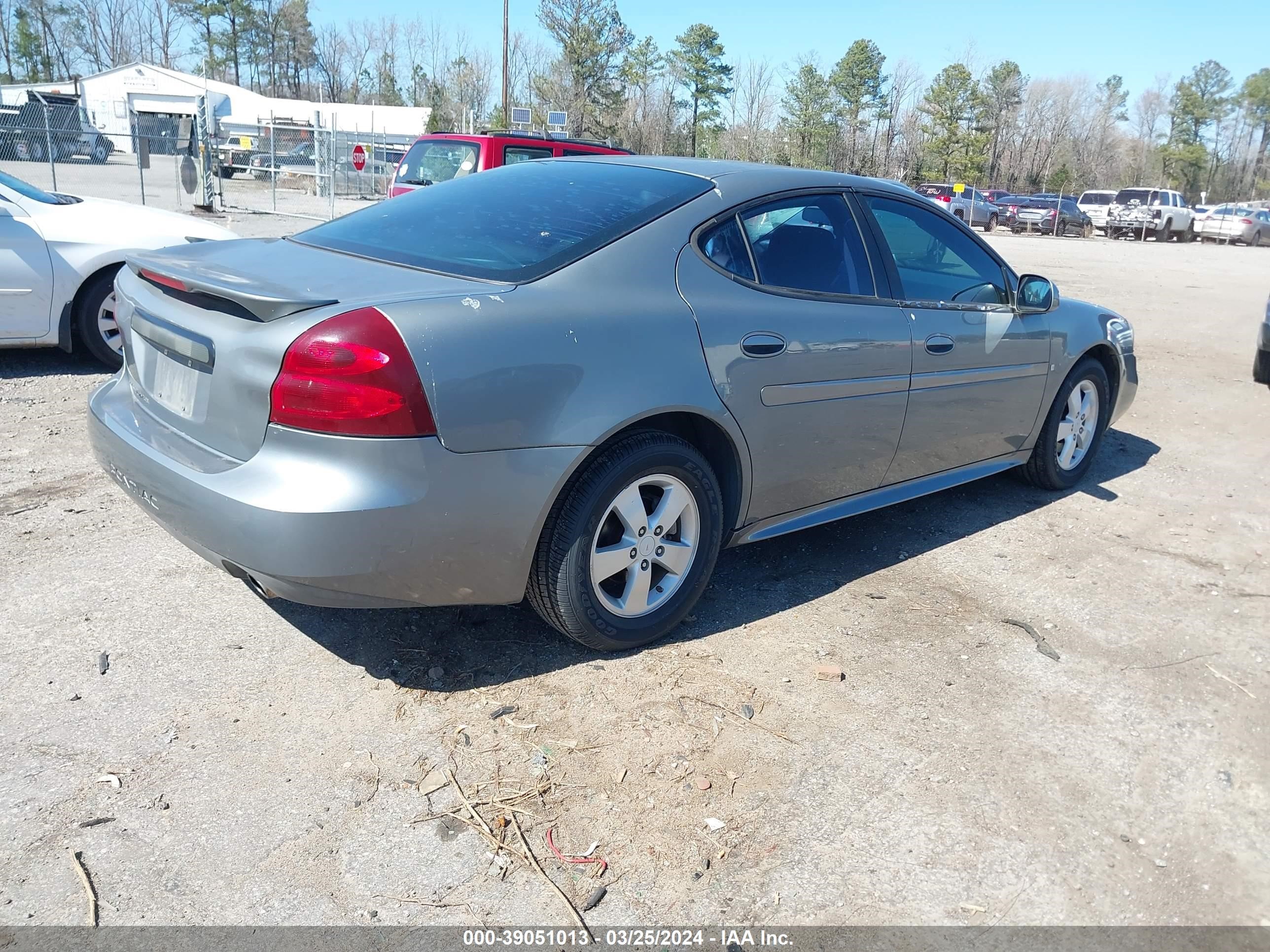 Photo 3 VIN: 2G2WP552871116367 - PONTIAC GRAND PRIX 