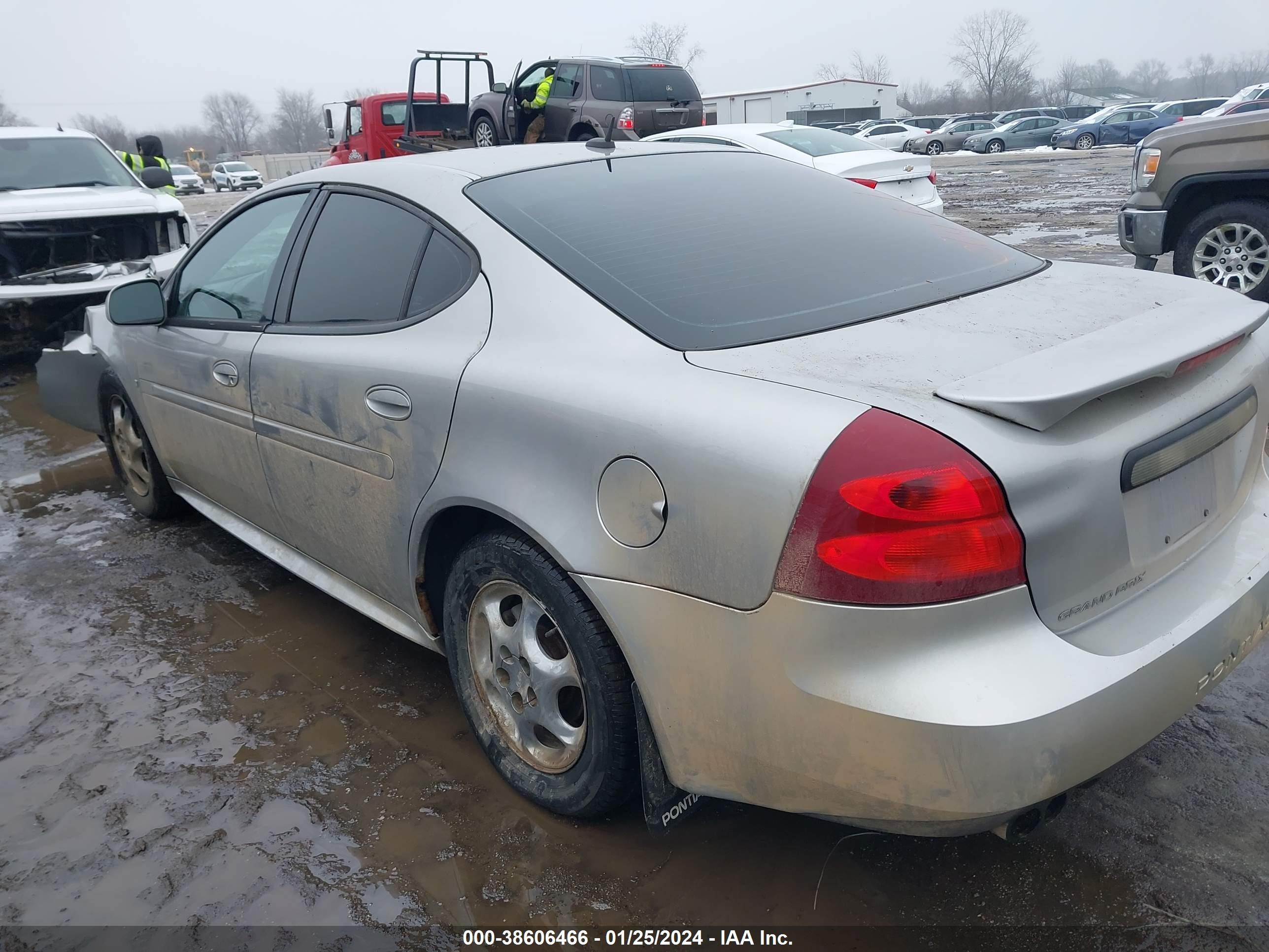 Photo 2 VIN: 2G2WP552881184329 - PONTIAC GRAND PRIX 