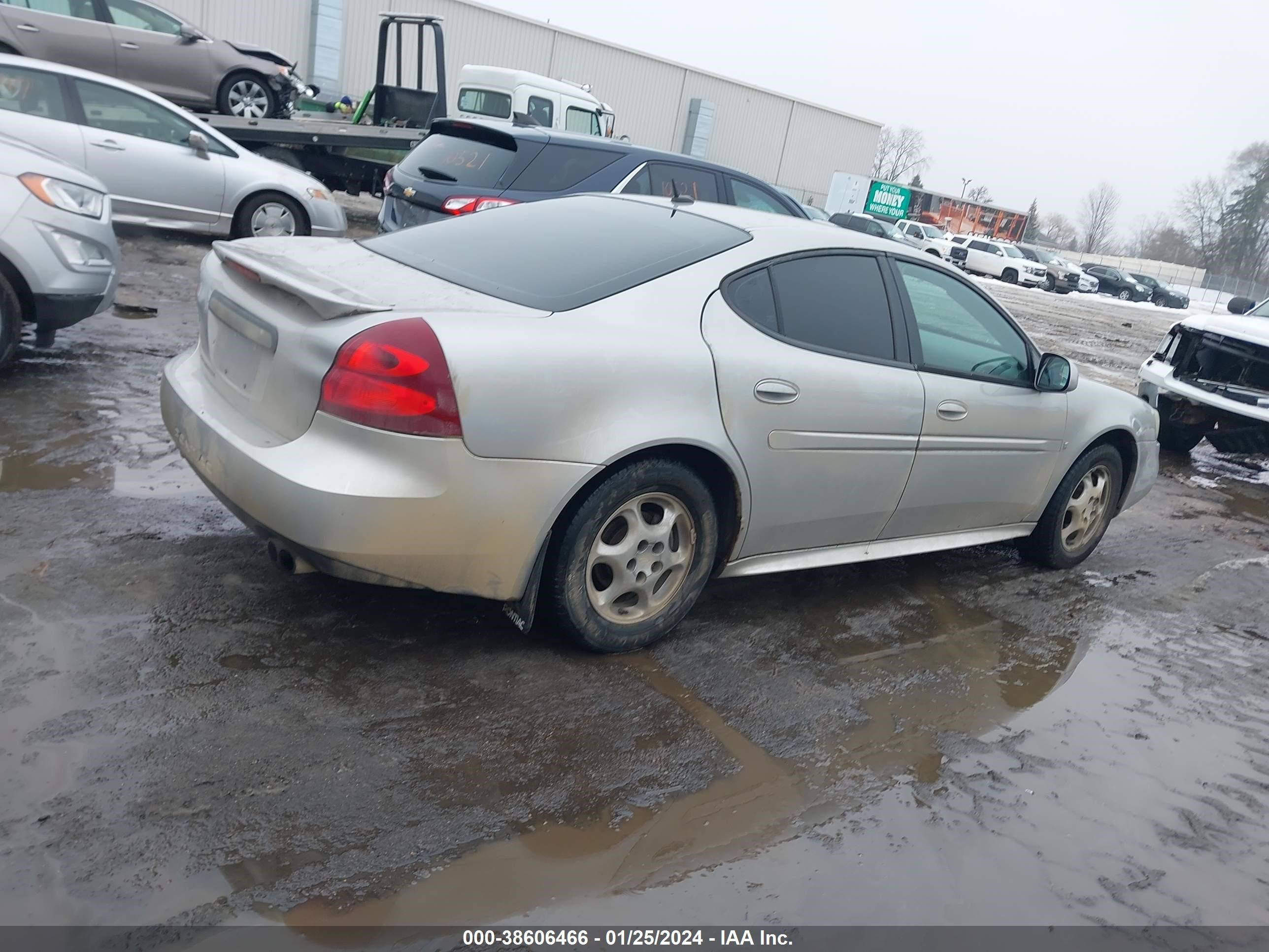 Photo 3 VIN: 2G2WP552881184329 - PONTIAC GRAND PRIX 