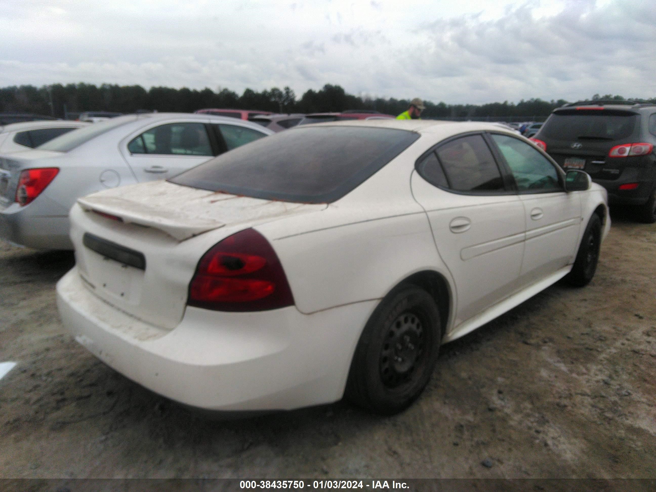 Photo 3 VIN: 2G2WP552981127119 - PONTIAC GRAND PRIX 