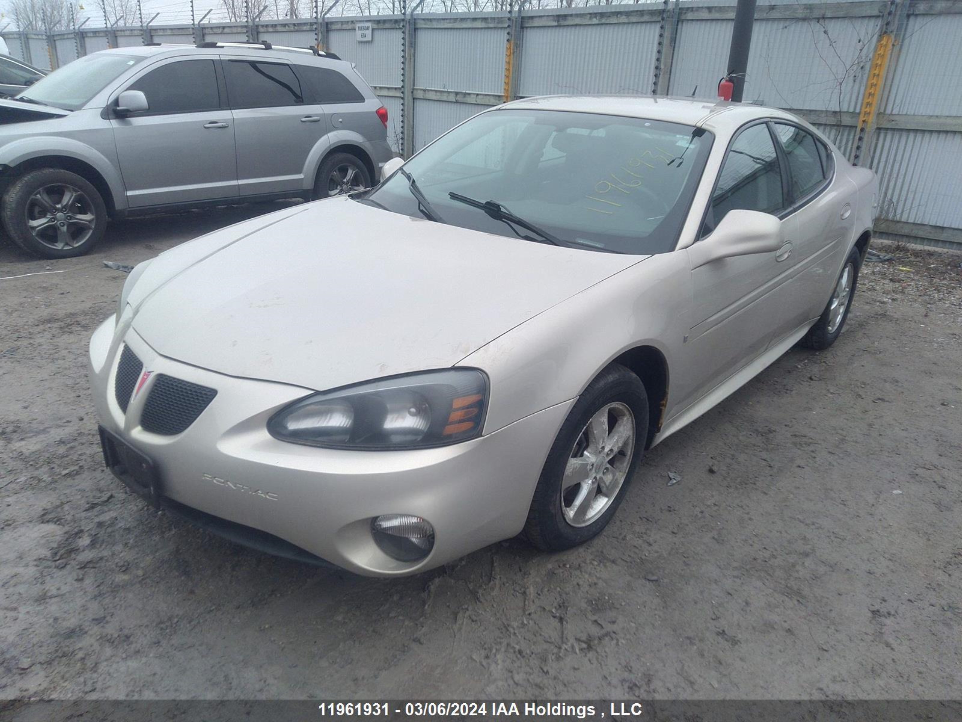 Photo 1 VIN: 2G2WP552X81161554 - PONTIAC GRAND PRIX 