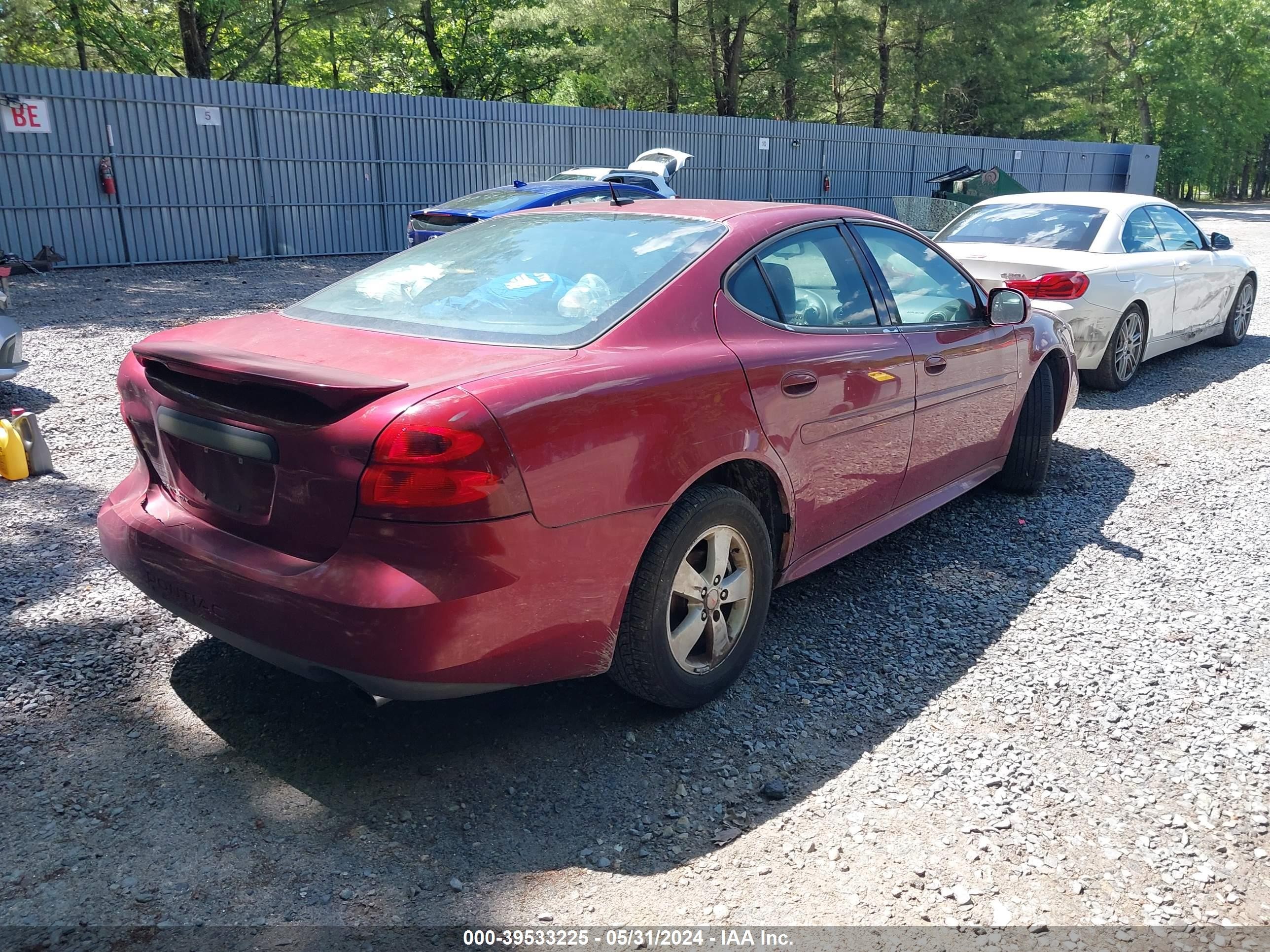 Photo 3 VIN: 2G2WP582281150348 - PONTIAC GRAND PRIX 