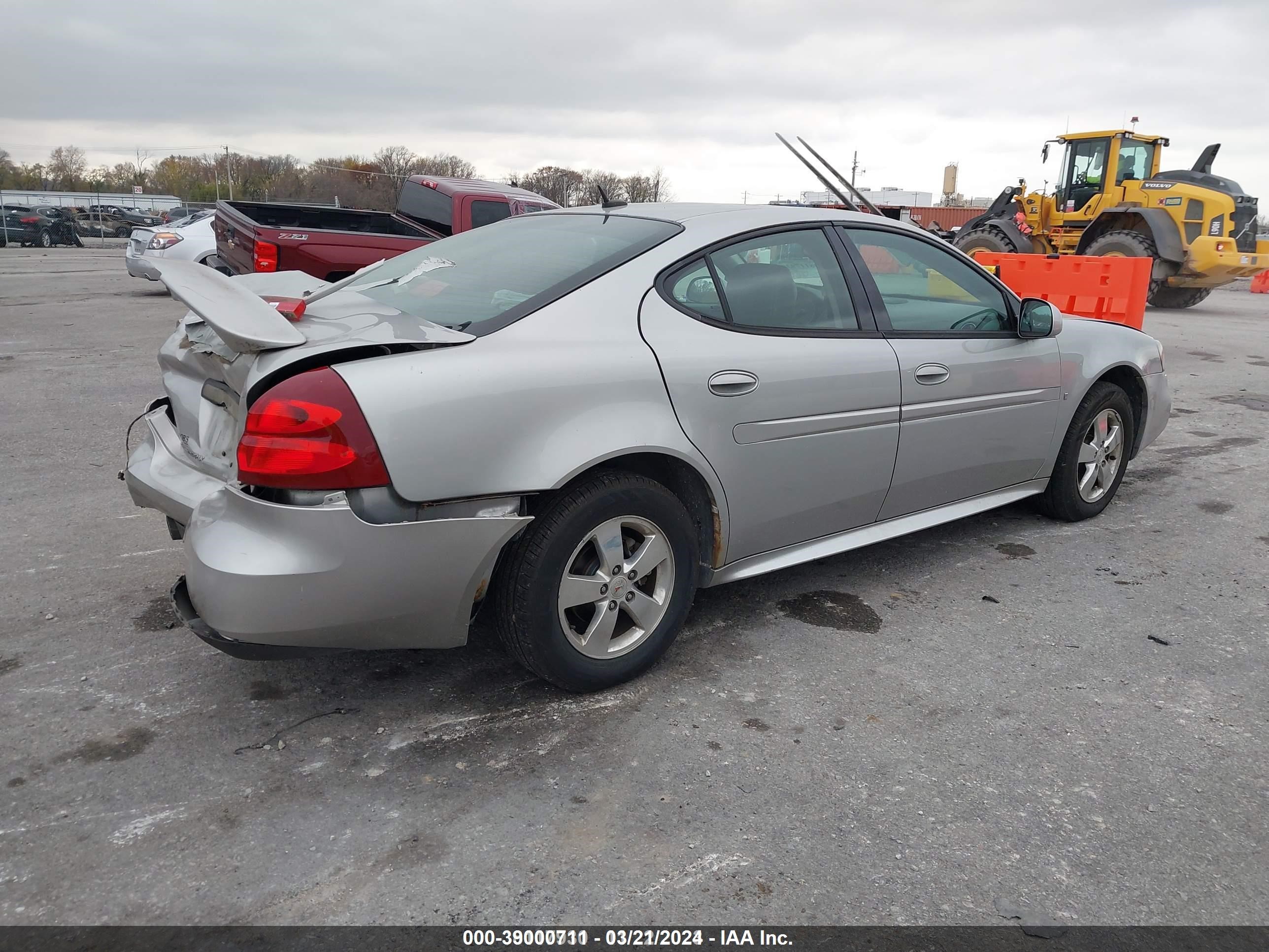 Photo 4 VIN: 2G2WP582881192409 - PONTIAC GRAND PRIX 