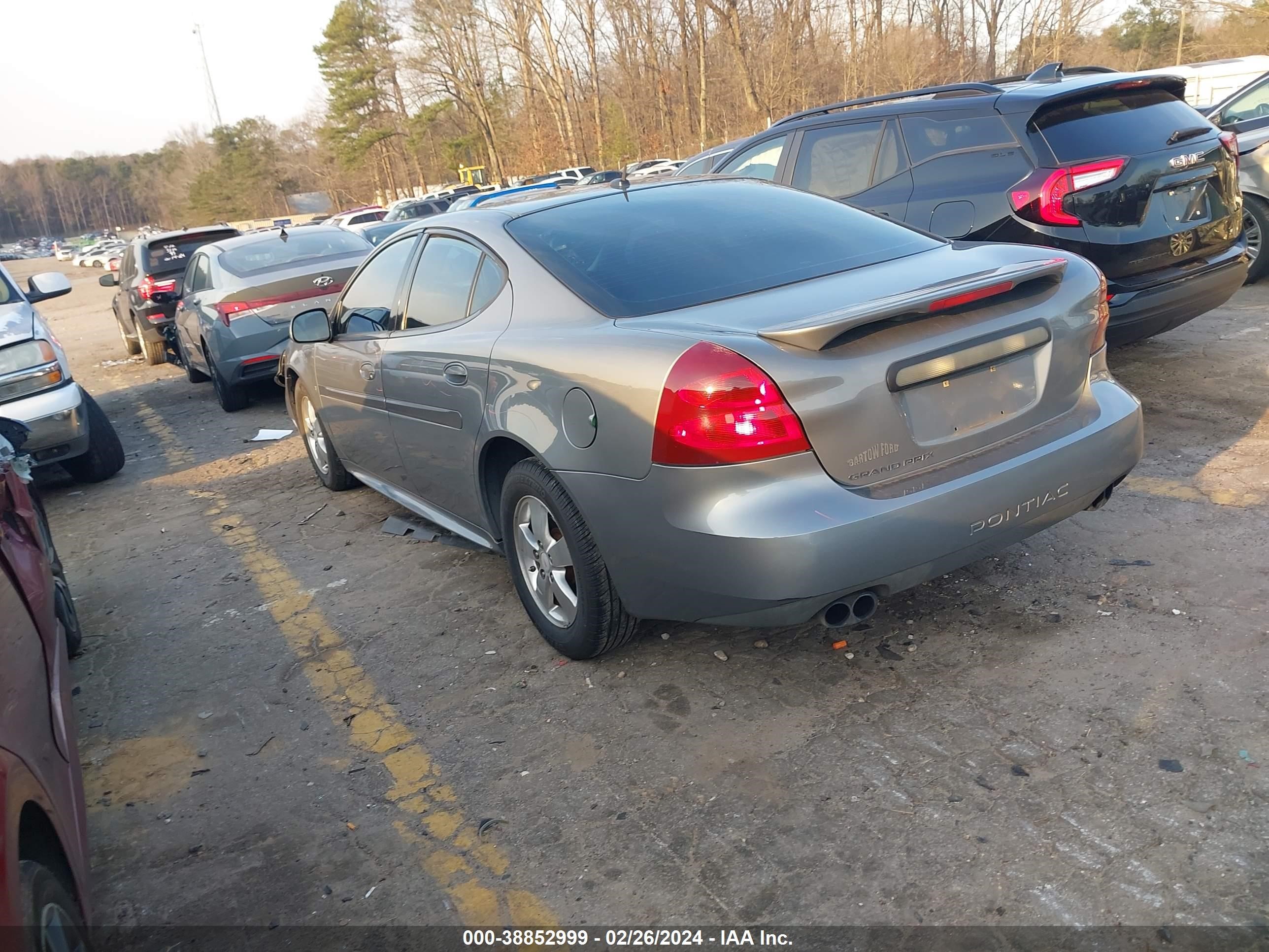 Photo 2 VIN: 2G2WP582X71184195 - PONTIAC GRAND PRIX 