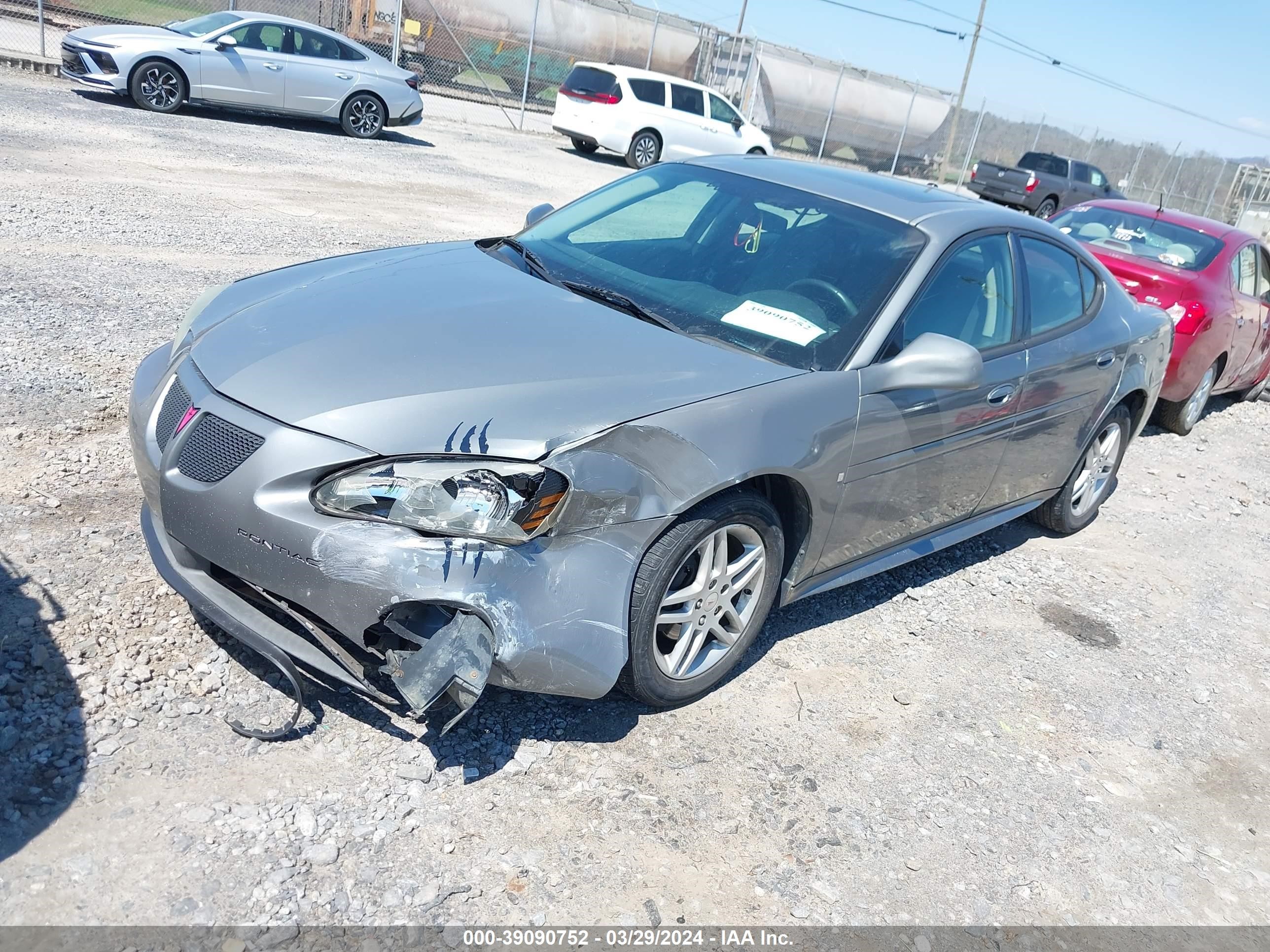 Photo 1 VIN: 2G2WR554471181048 - PONTIAC GRAND PRIX 