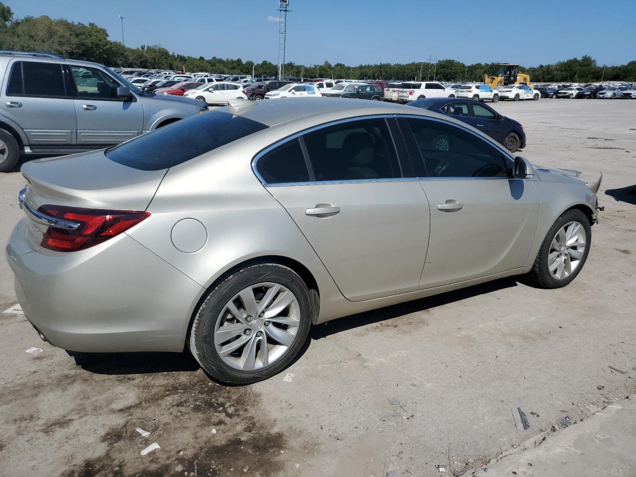 Photo 2 VIN: 2G4GK5EX0G9131338 - BUICK REGAL 