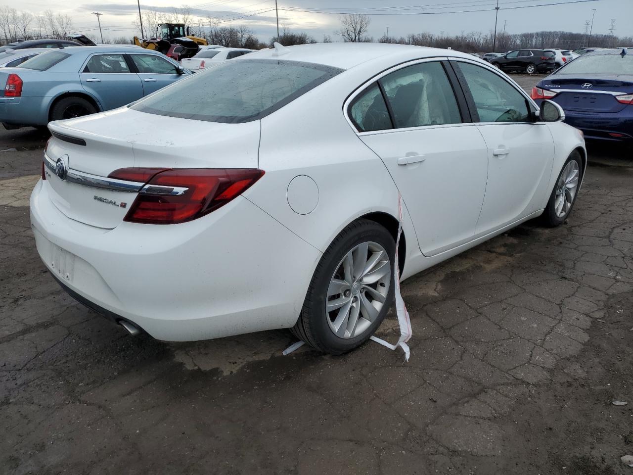 Photo 2 VIN: 2G4GK5EX1E9194087 - BUICK REGAL 