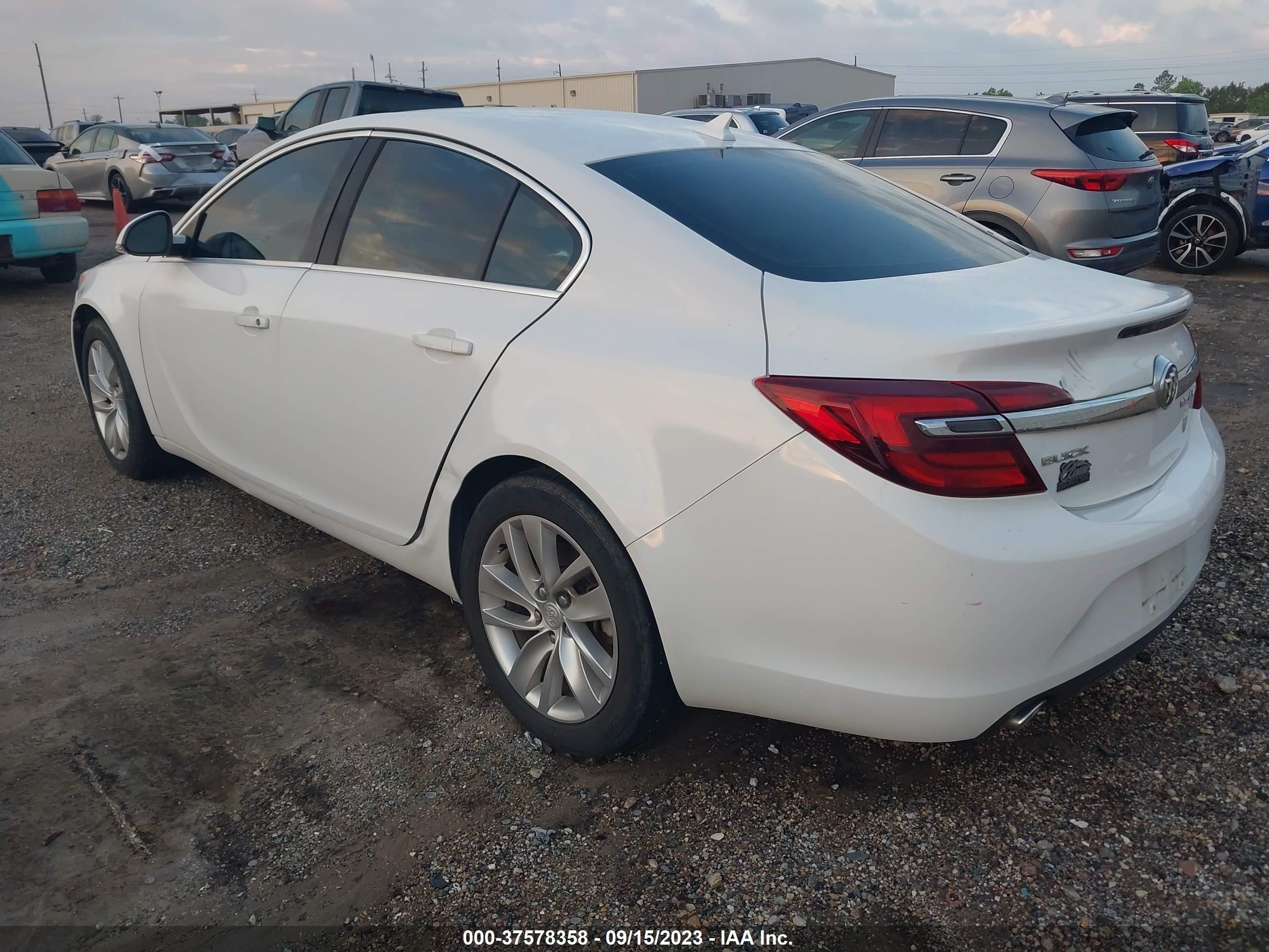 Photo 2 VIN: 2G4GK5EX1E9286204 - BUICK REGAL 