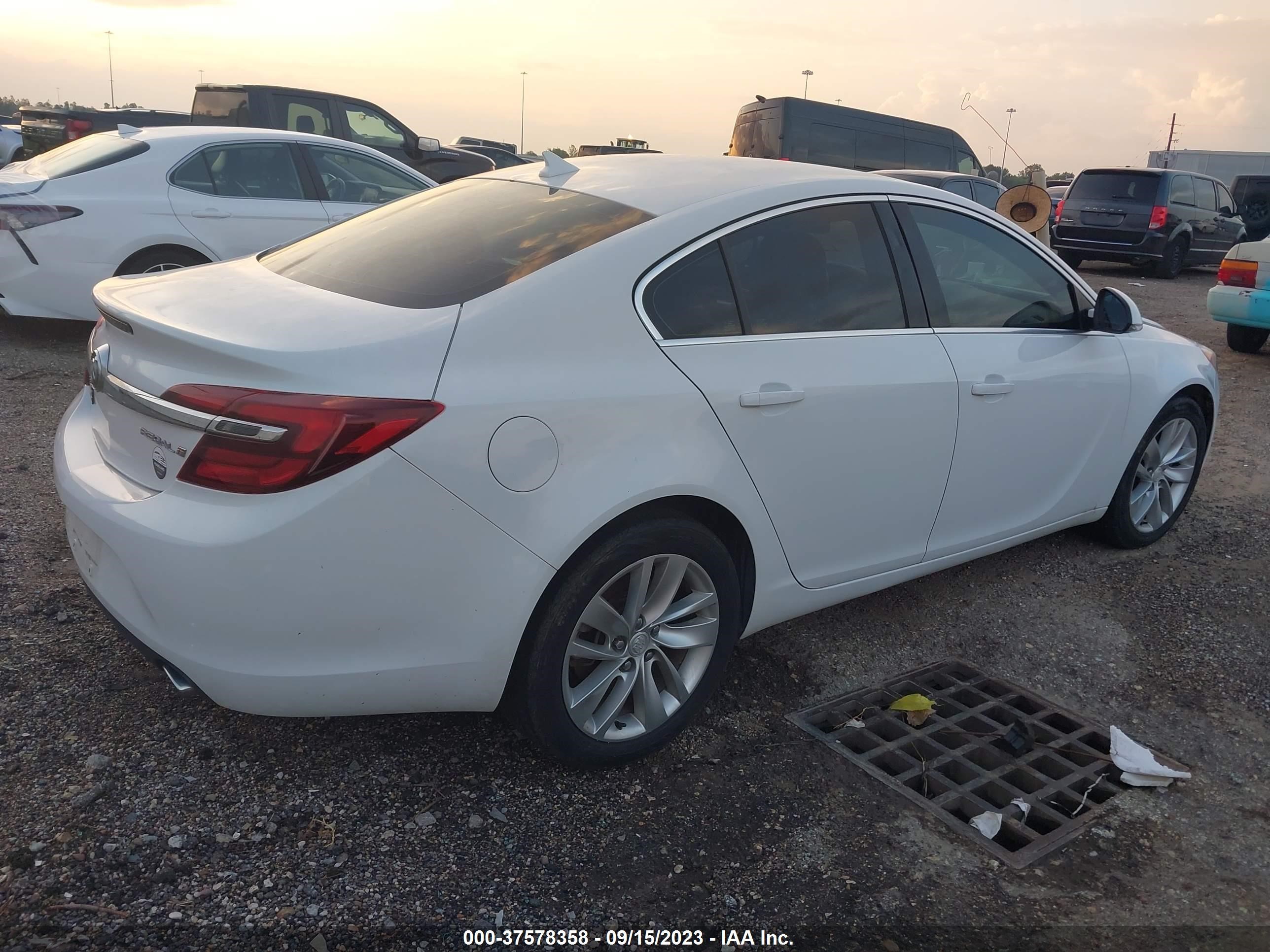 Photo 3 VIN: 2G4GK5EX1E9286204 - BUICK REGAL 