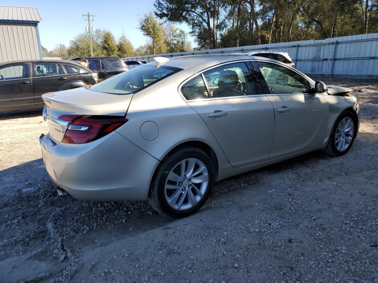 Photo 2 VIN: 2G4GK5EX3G9170859 - BUICK REGAL 