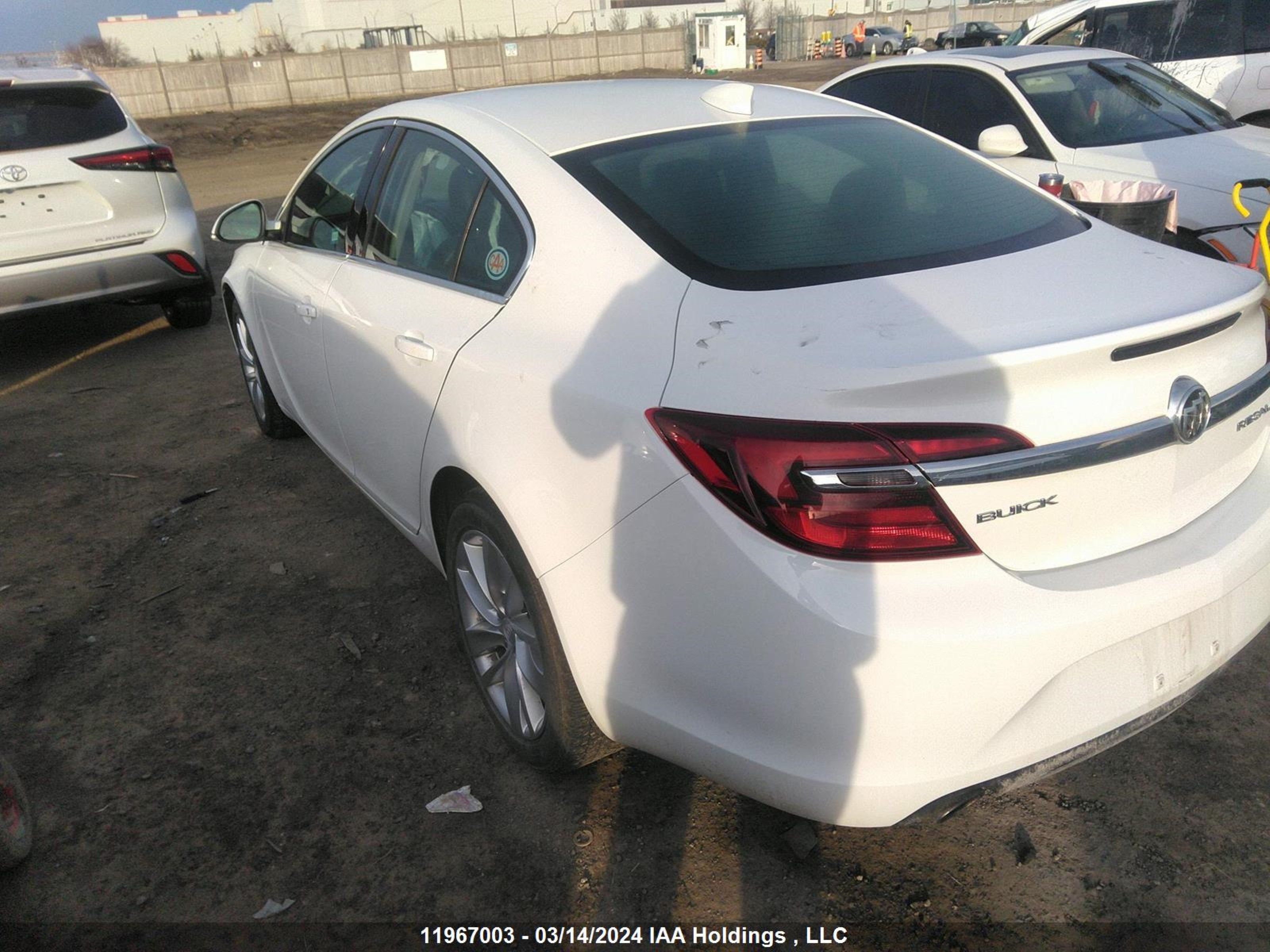 Photo 2 VIN: 2G4GK5EX6F9251613 - BUICK REGAL 