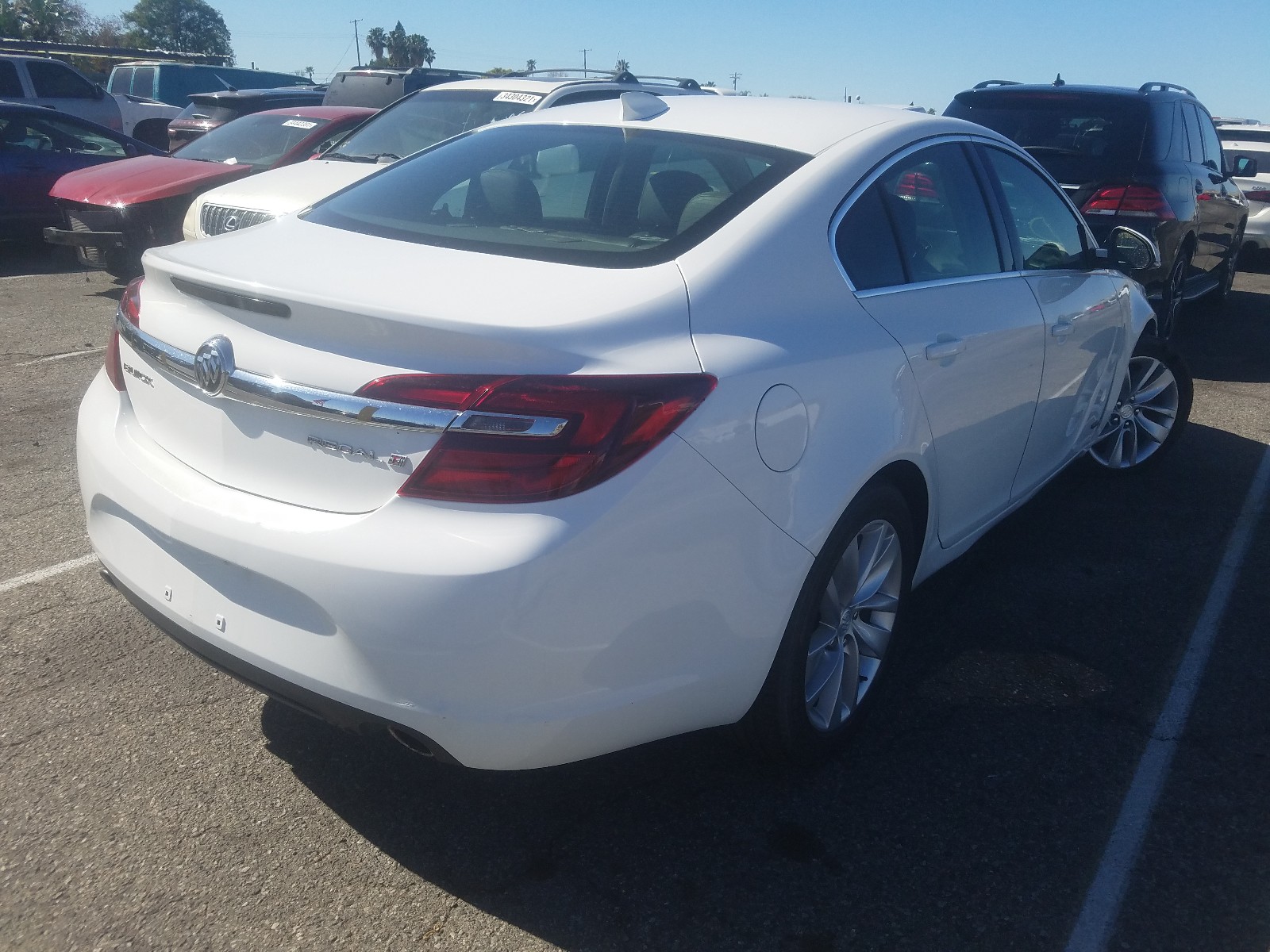 Photo 3 VIN: 2G4GK5EX7G9157497 - BUICK REGAL 