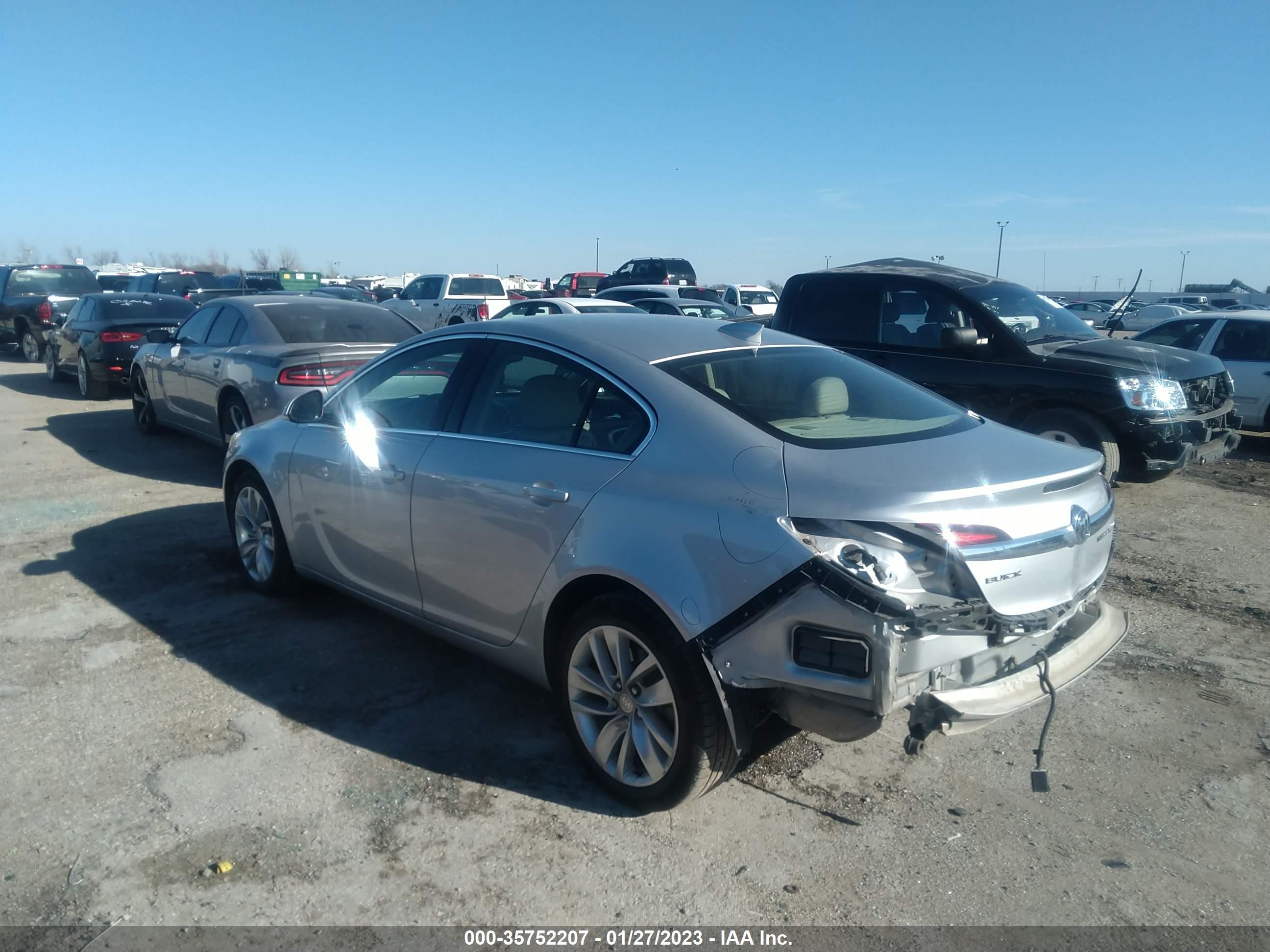 Photo 2 VIN: 2G4GK5EX9G9155508 - BUICK REGAL 