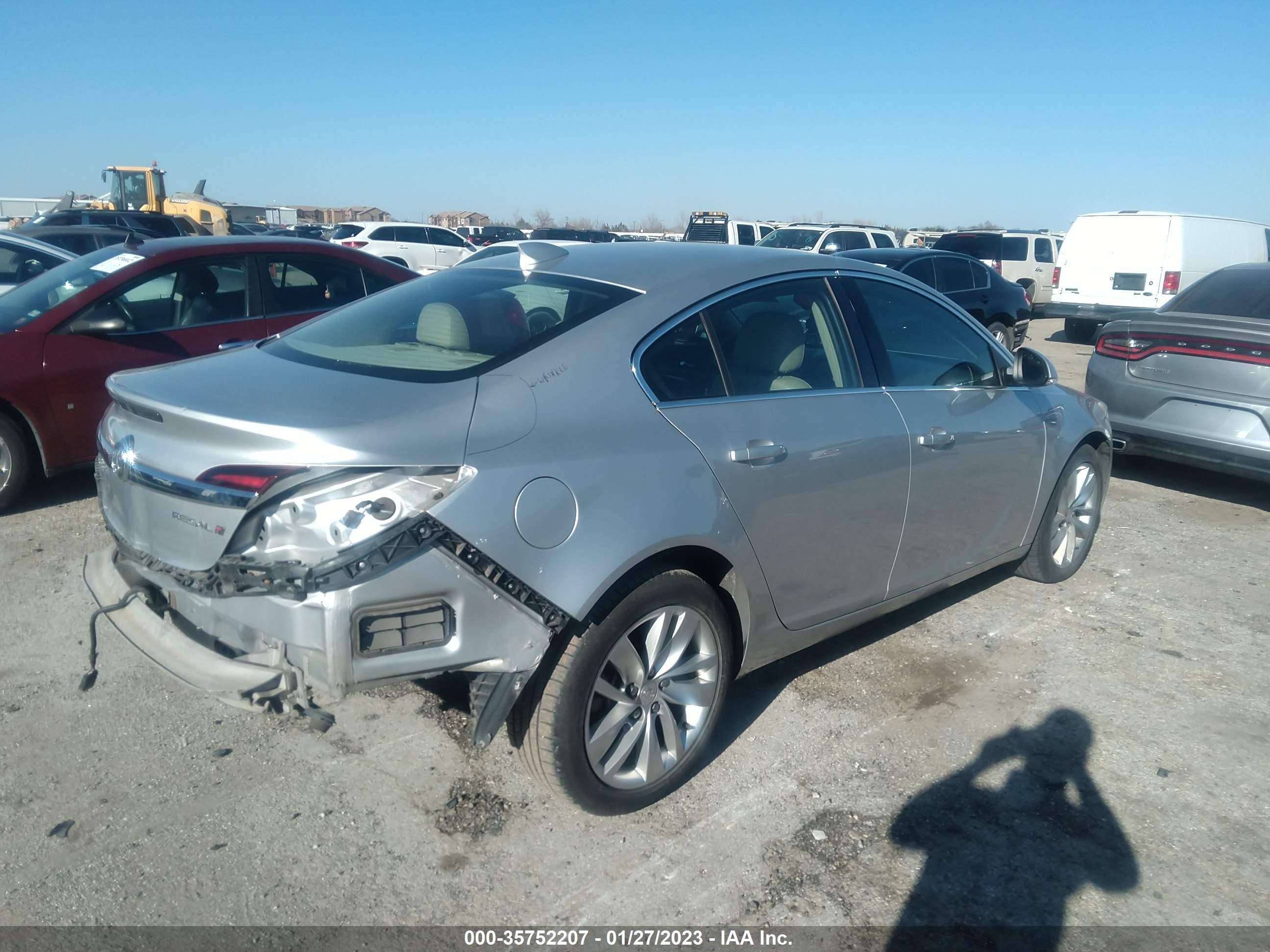 Photo 3 VIN: 2G4GK5EX9G9155508 - BUICK REGAL 