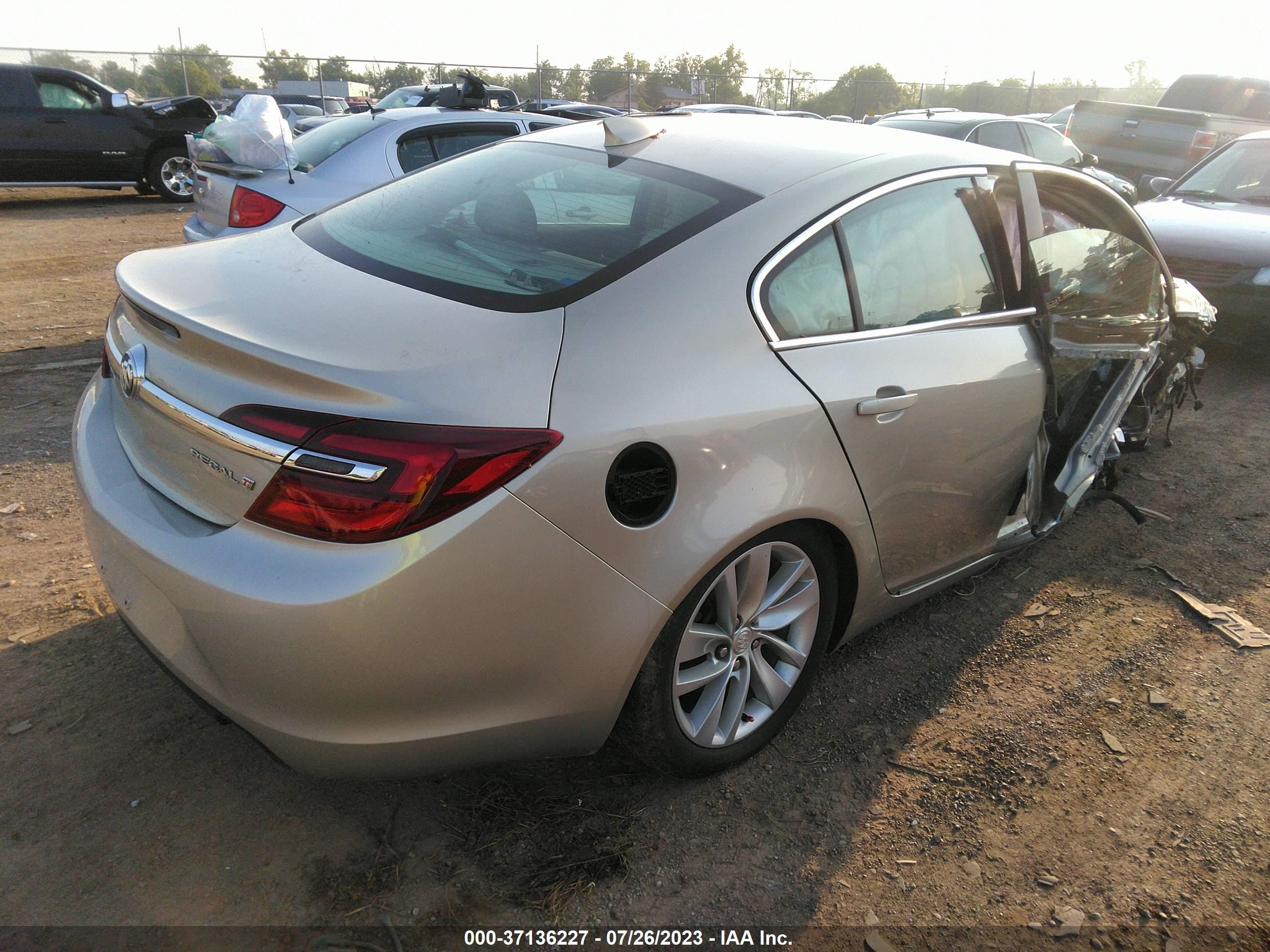 Photo 3 VIN: 2G4GK5EXXG9177985 - BUICK REGAL 