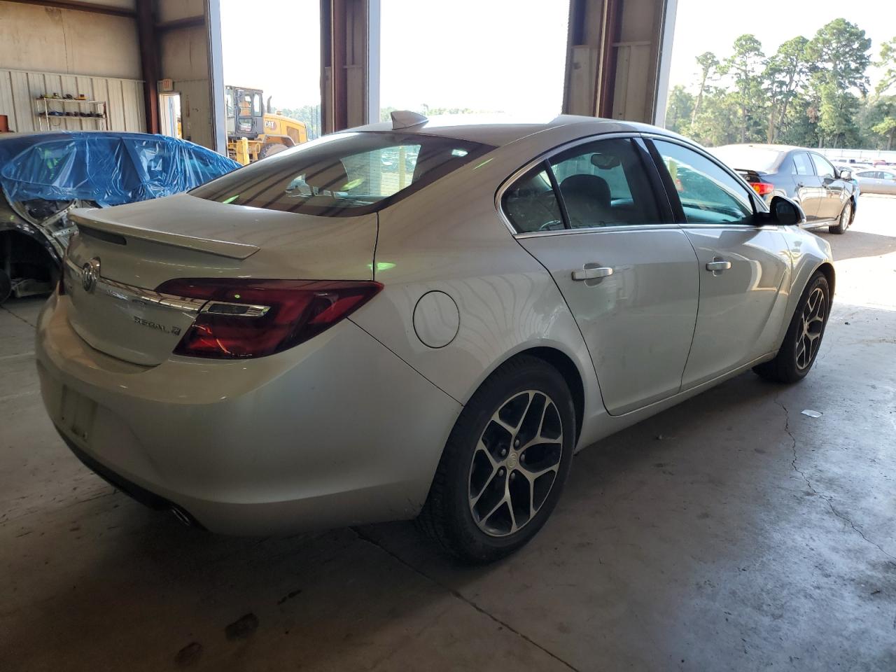 Photo 2 VIN: 2G4GL5EX6H9151382 - BUICK REGAL 