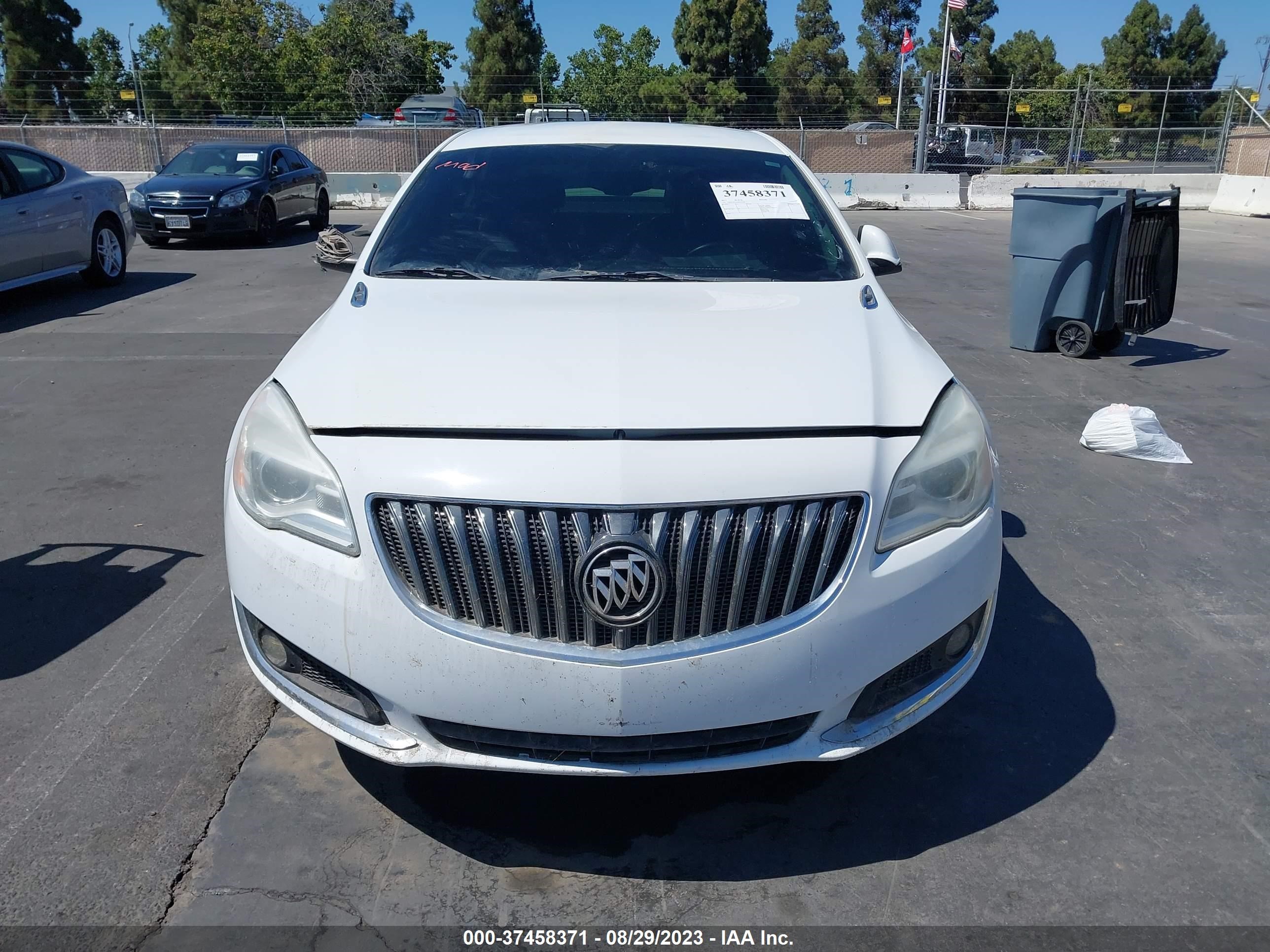 Photo 11 VIN: 2G4GL5EXXH9151787 - BUICK REGAL 