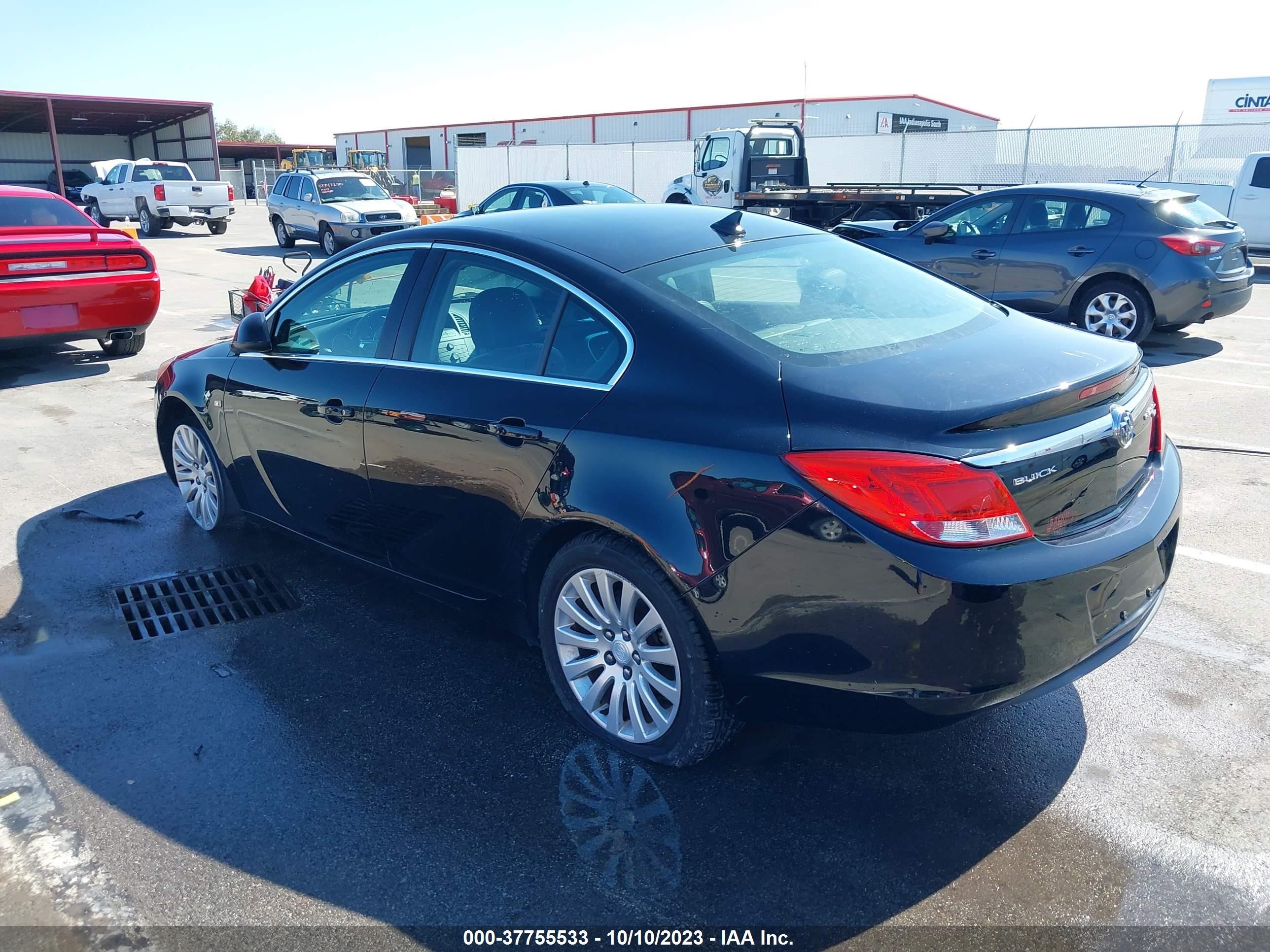 Photo 2 VIN: 2G4GN5EC0B9174428 - BUICK REGAL 